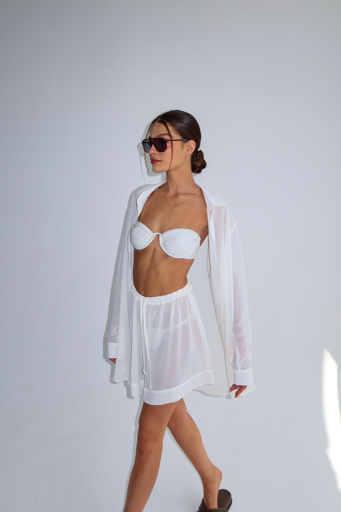 חליפת אוקו לבן