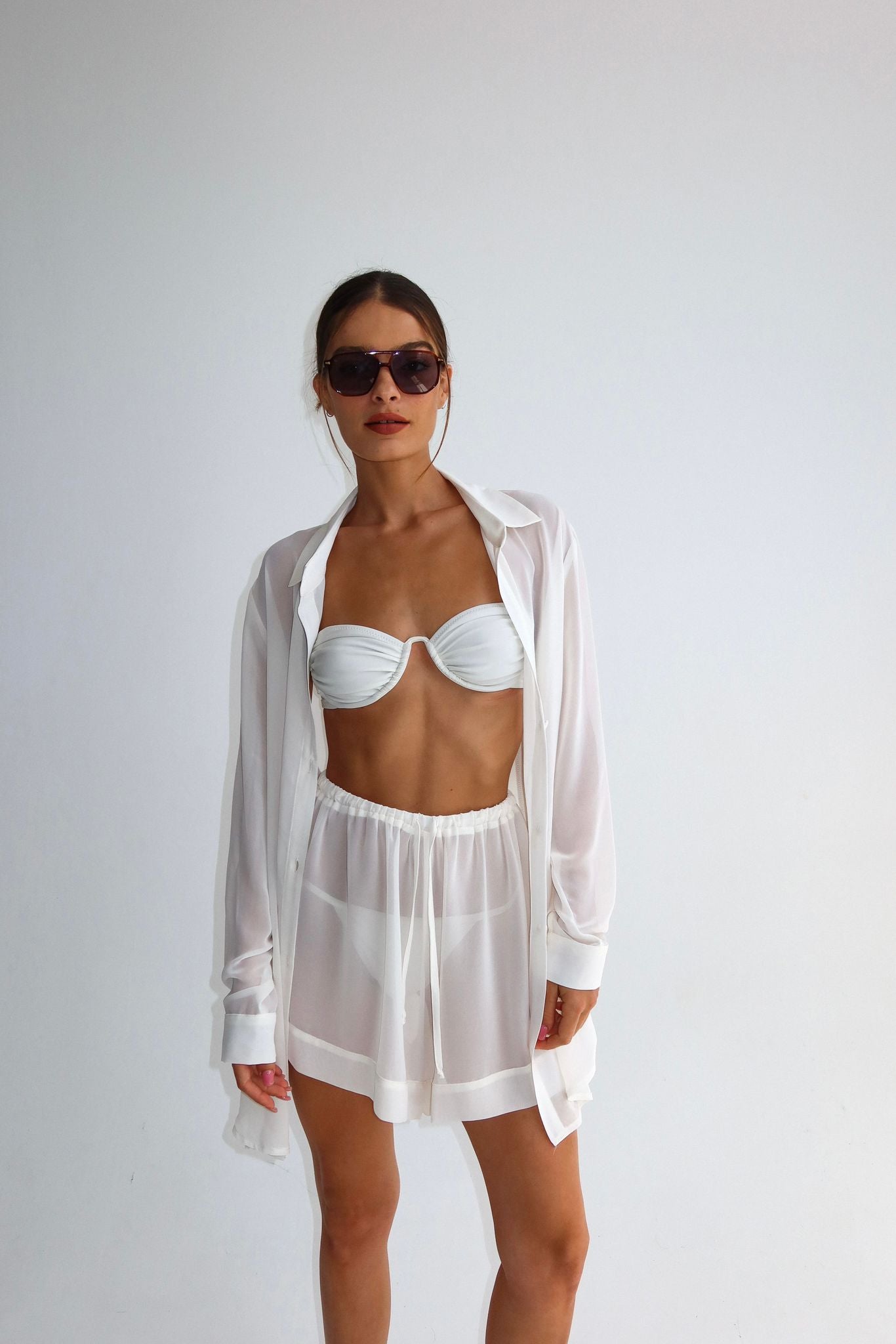 חליפת אוקו לבן