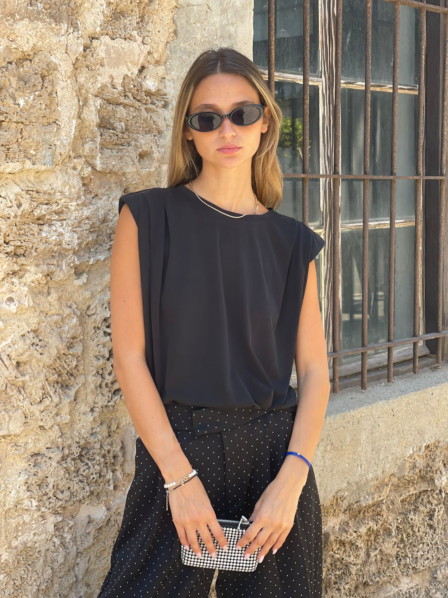 חולצת ניב שחור