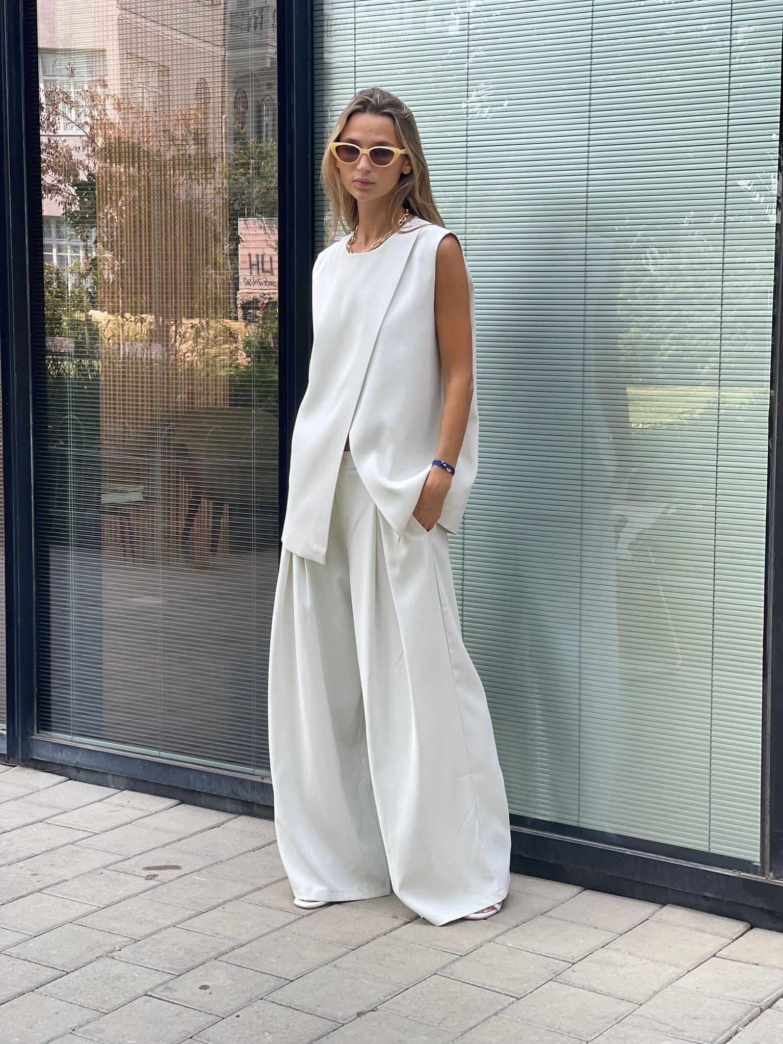 חליפת סאמי לבן