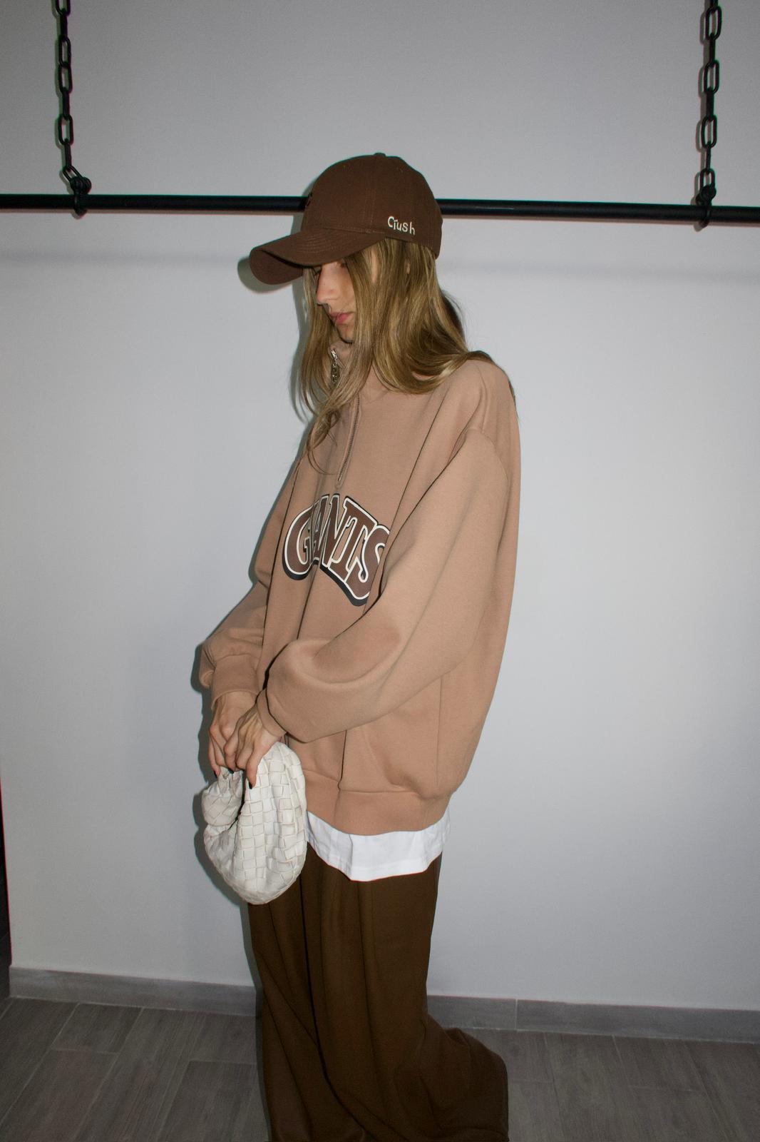 סווצ'ר אמילי חום