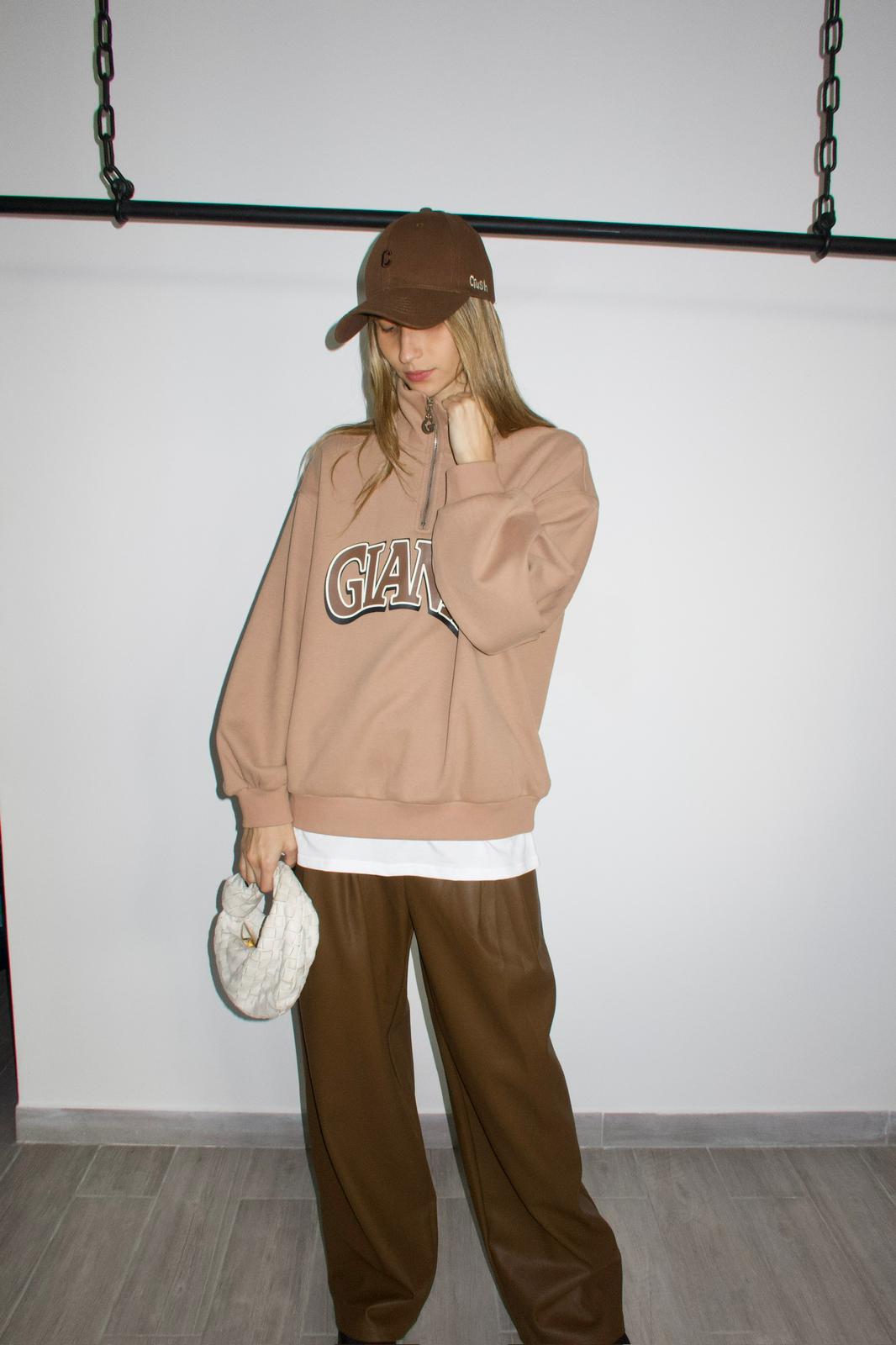 סווצ'ר אמילי חום