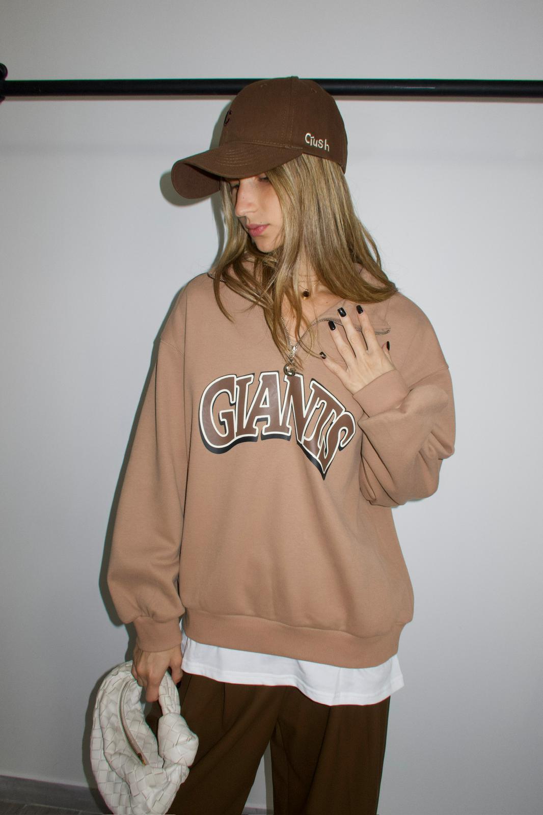 סווצ'ר אמילי חום