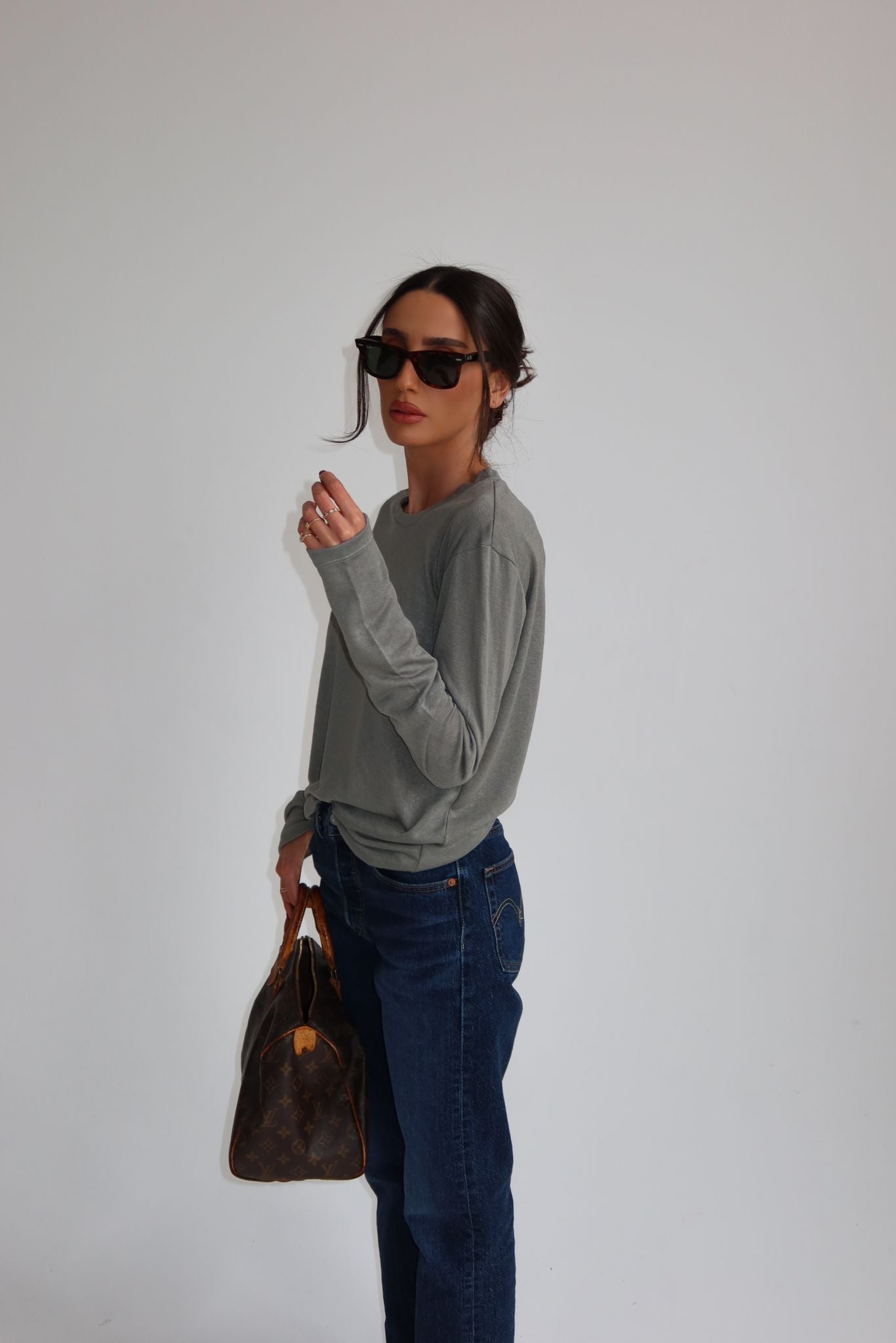 בייסיק פשתן צווארון ניקי