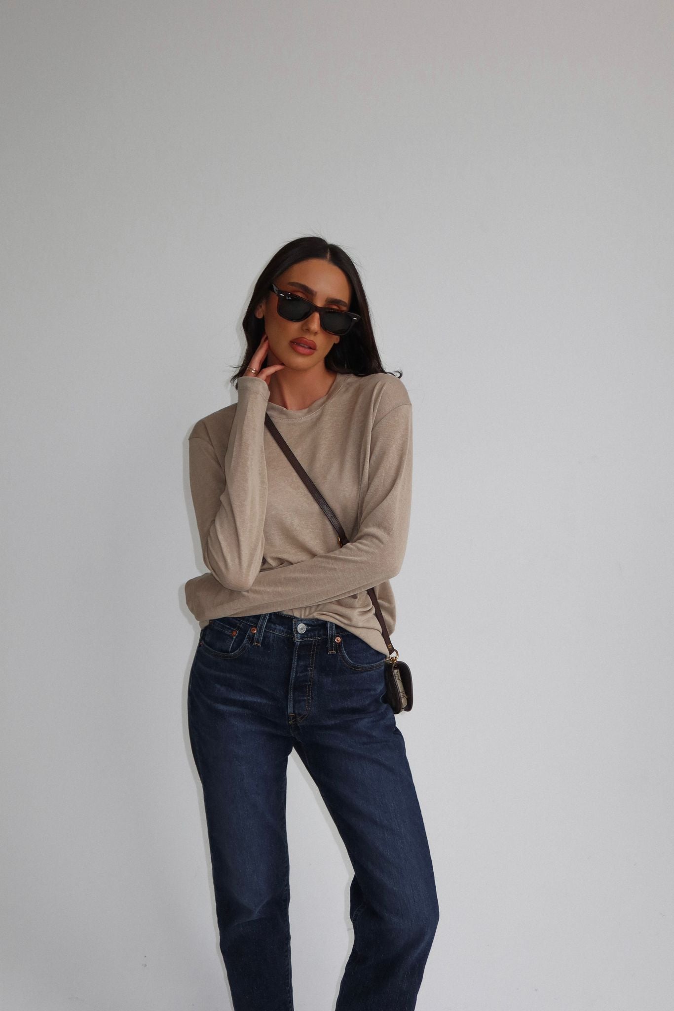 בייסיק פשתן צווארון ניקי