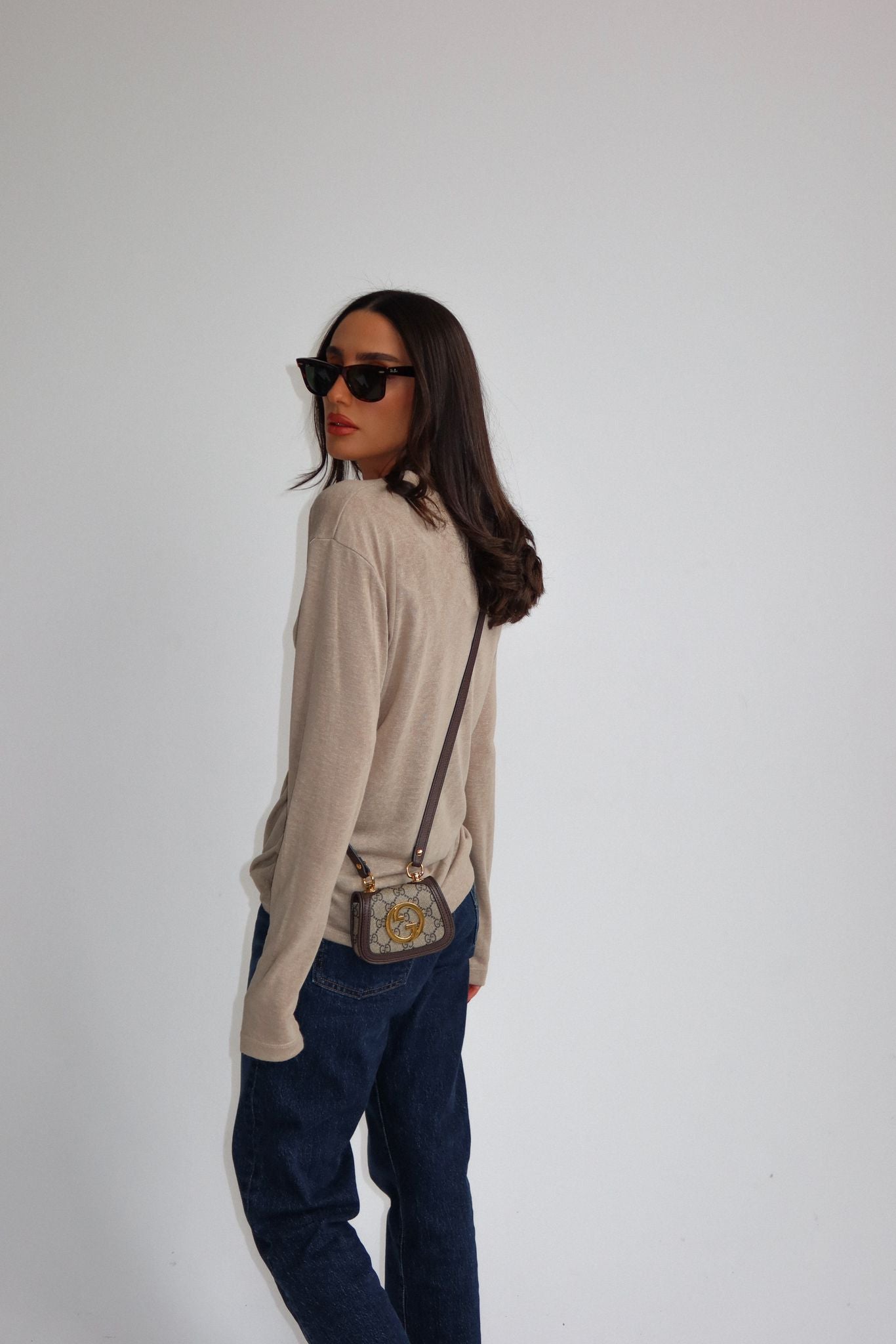 בייסיק פשתן צווארון ניקי