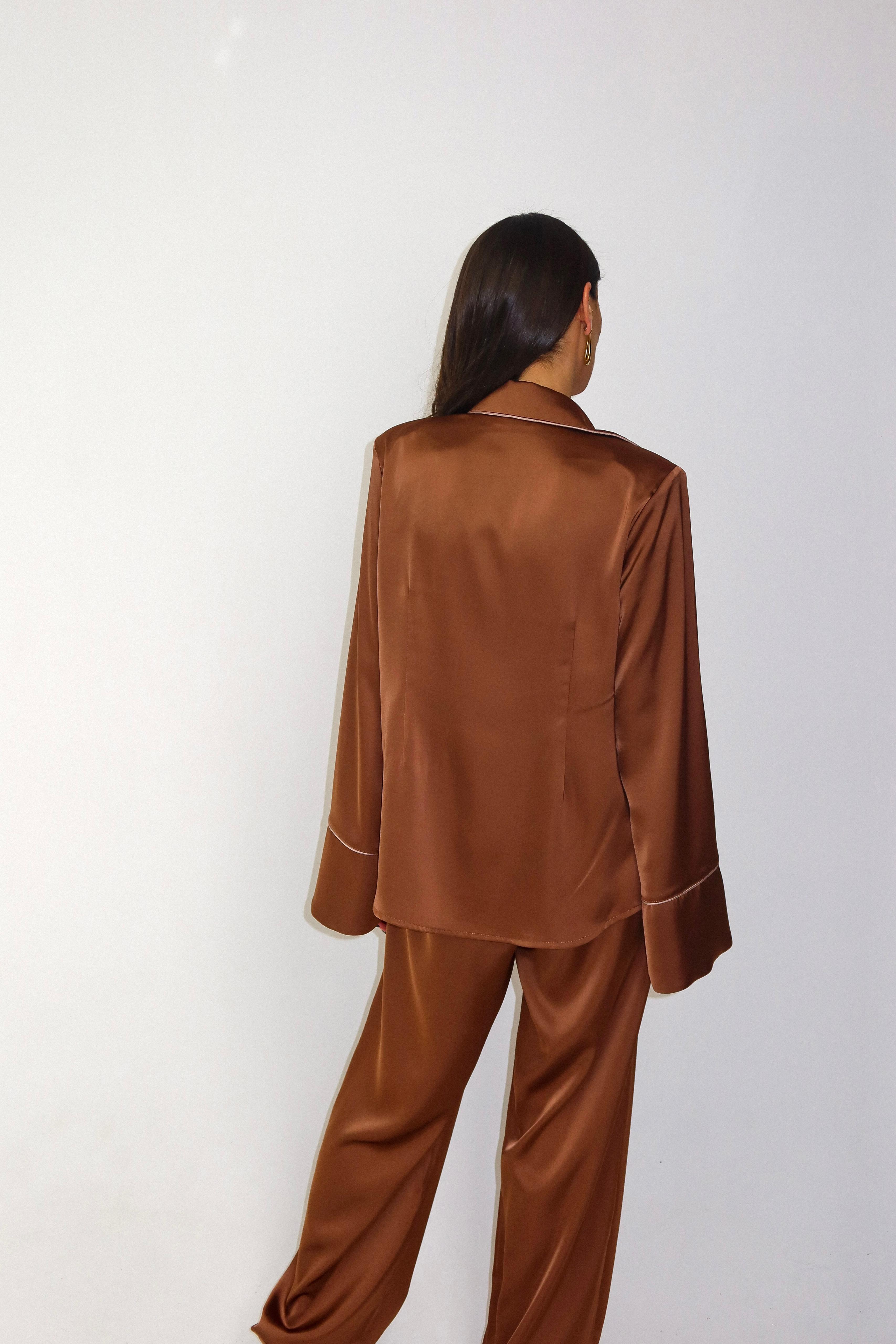 חליפת אוברי ברונזה