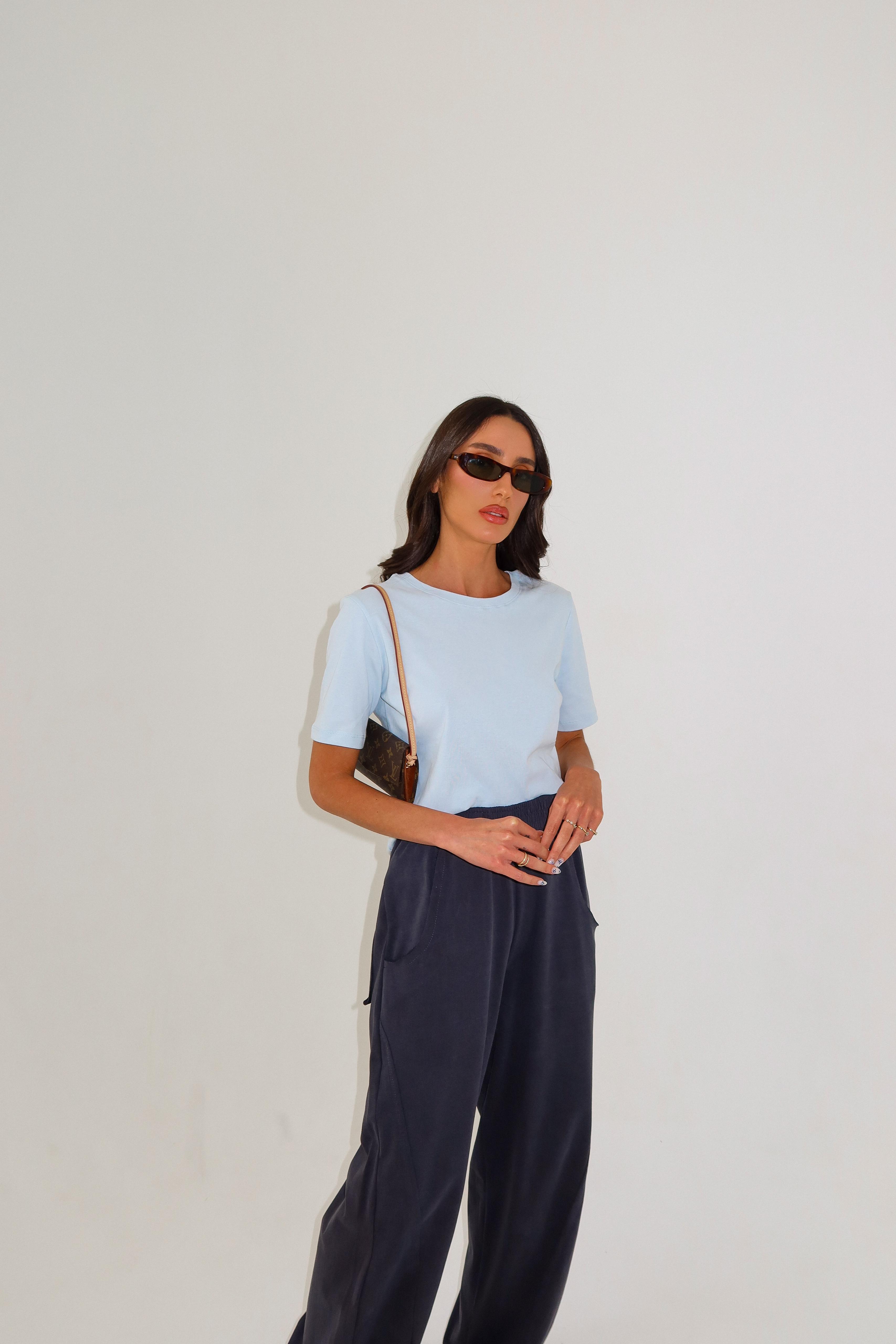 בייסיק אודריי תכלת