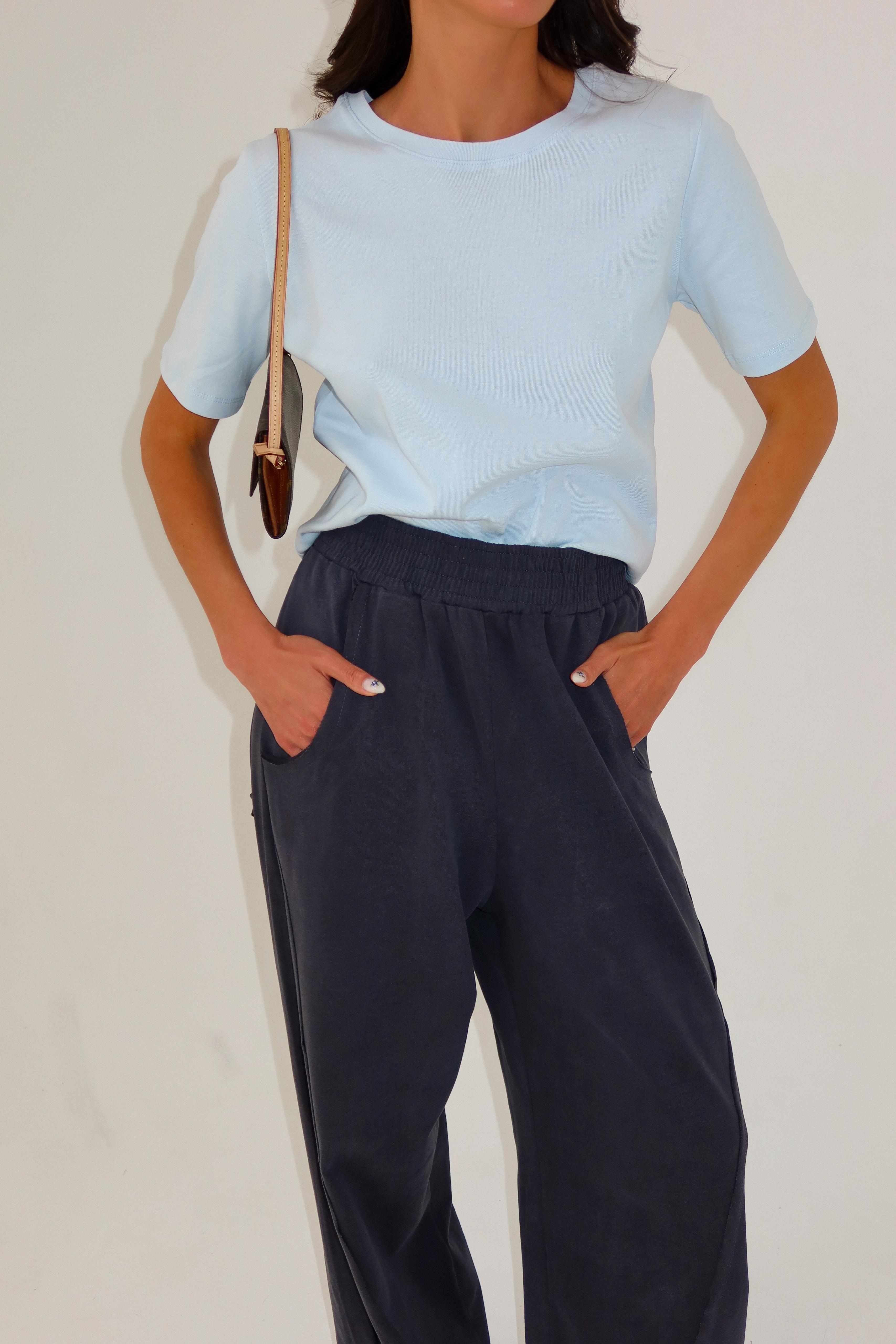 בייסיק אודריי תכלת