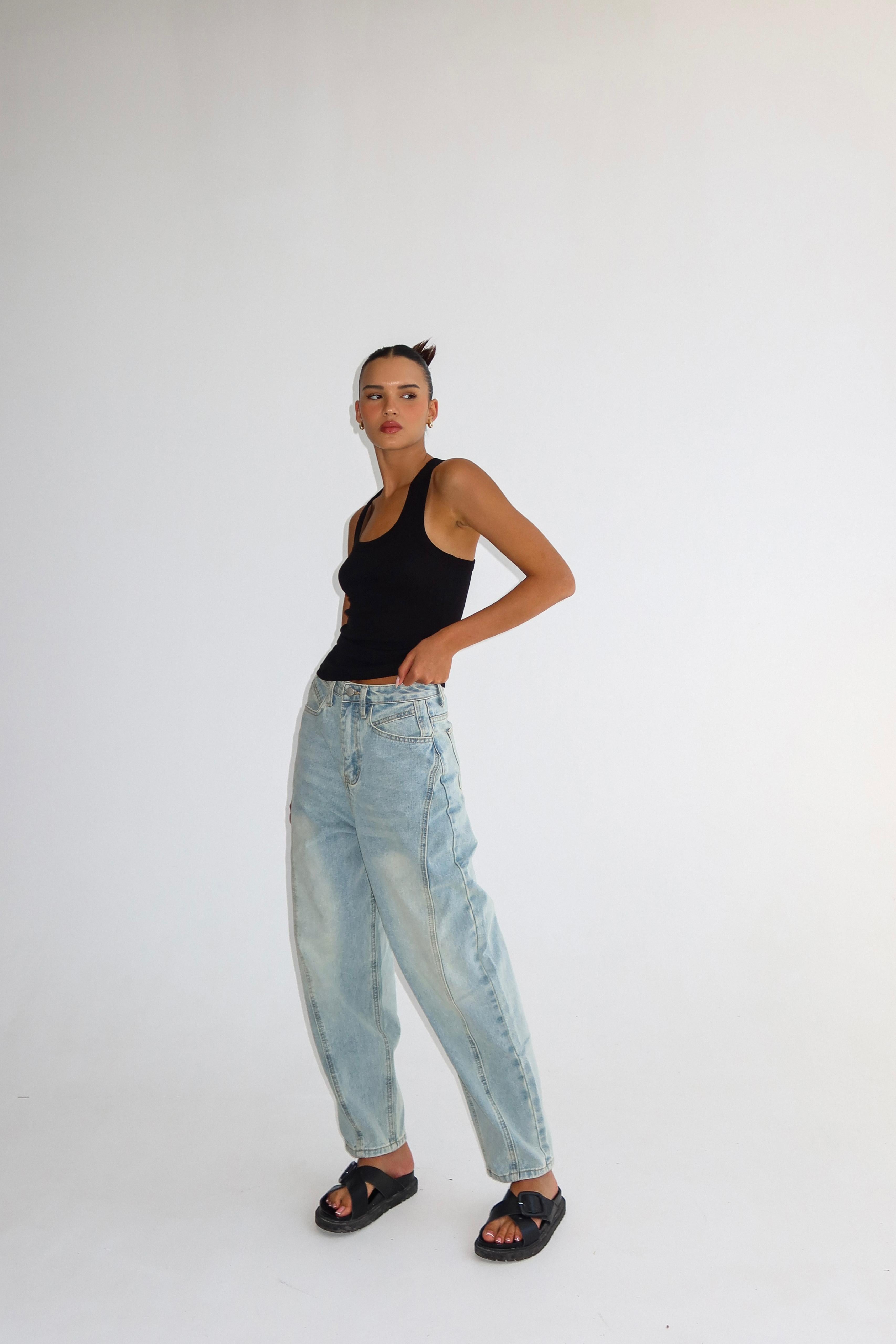 גופיית ג'וליאן שחור