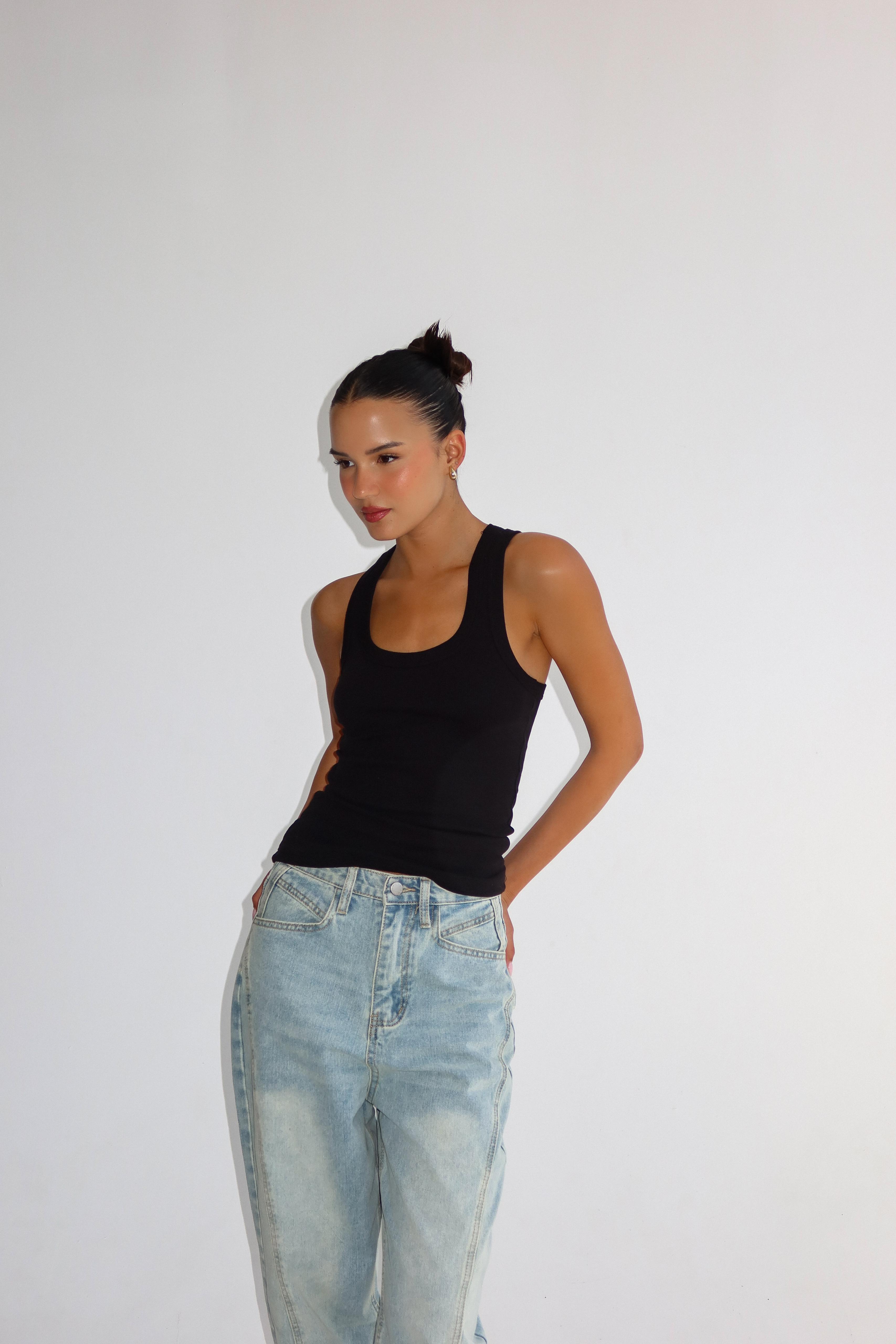 גופיית ג'וליאן שחור