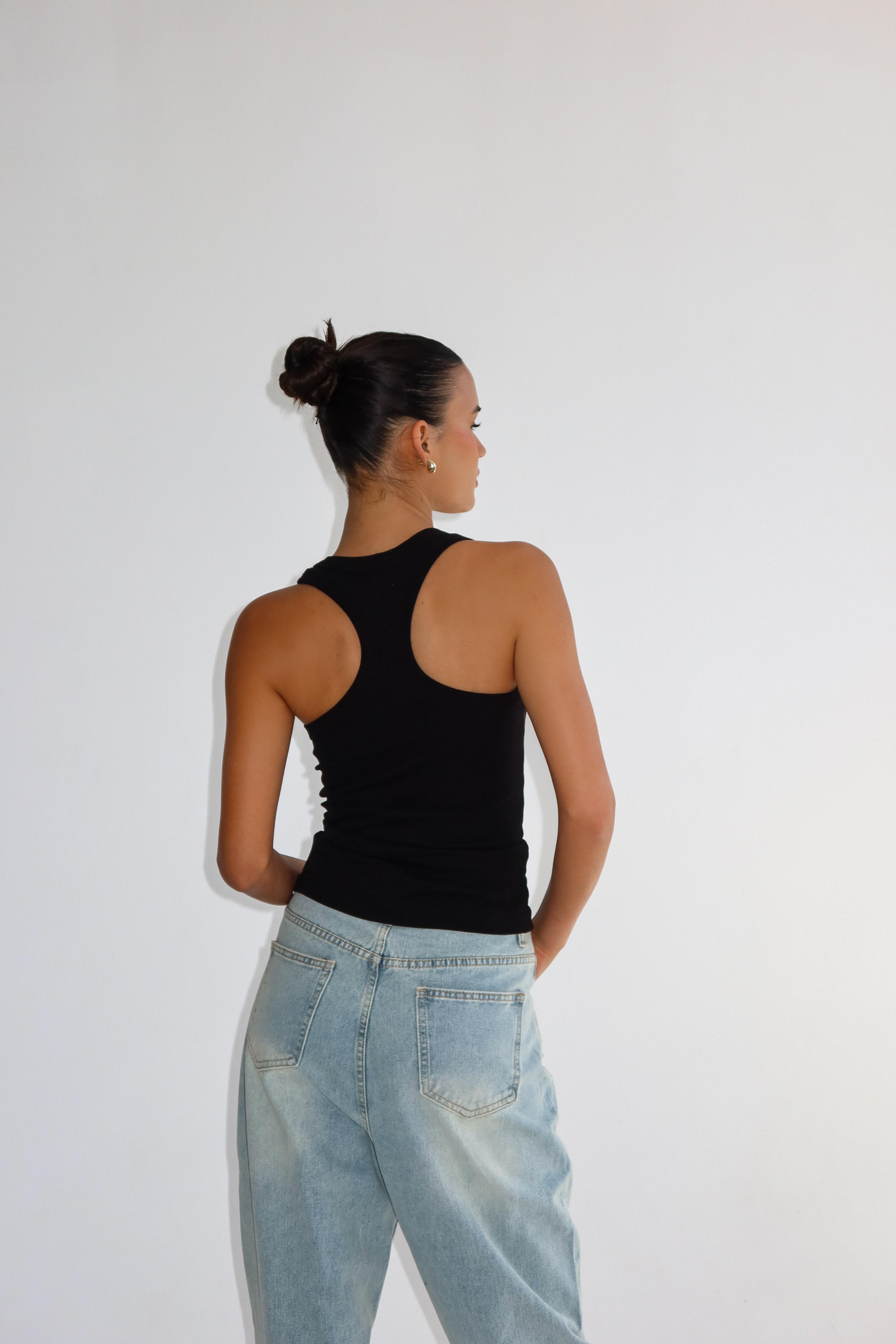 גופיית ג'וליאן שחור