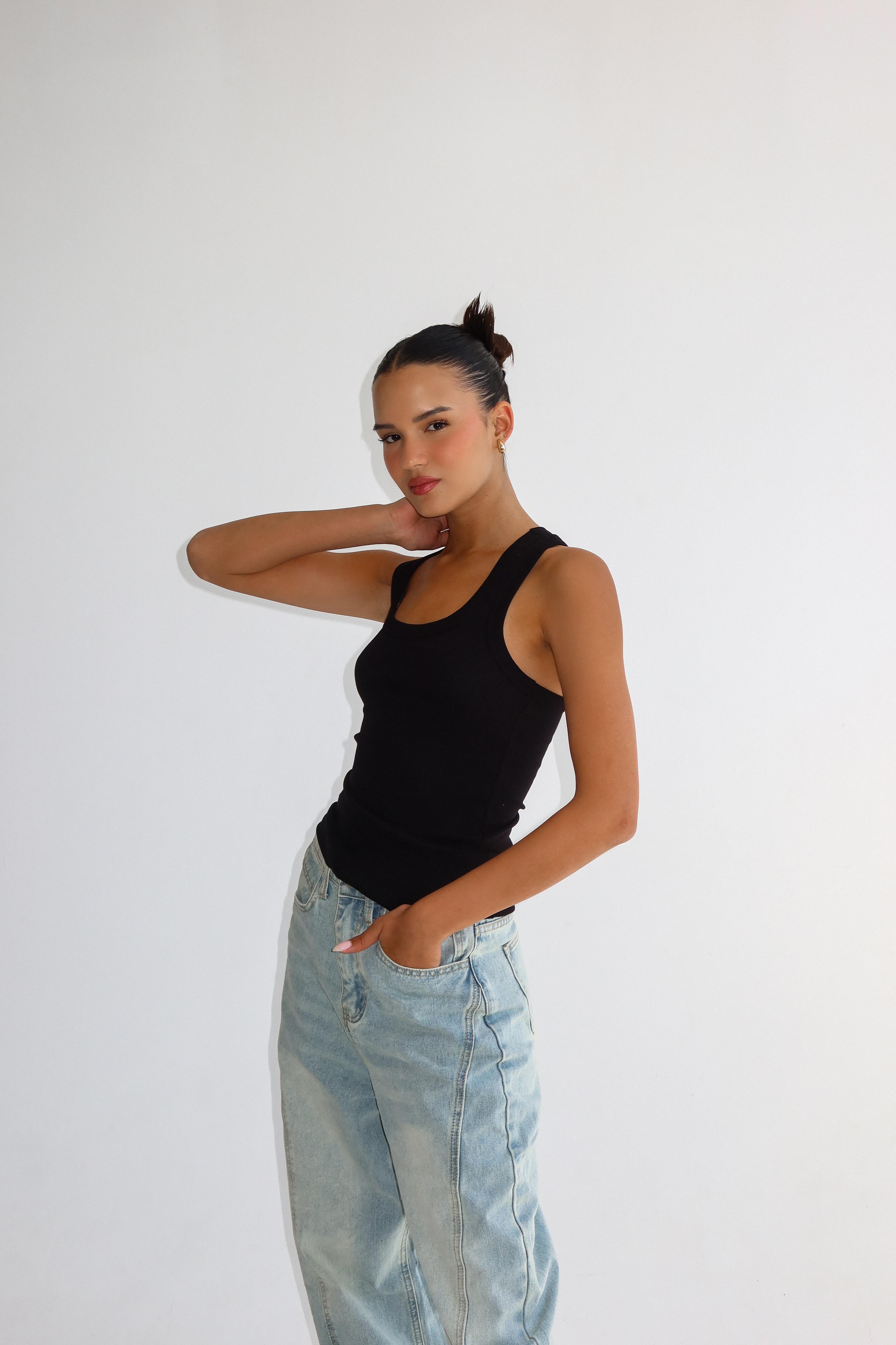 גופיית ג'וליאן שחור