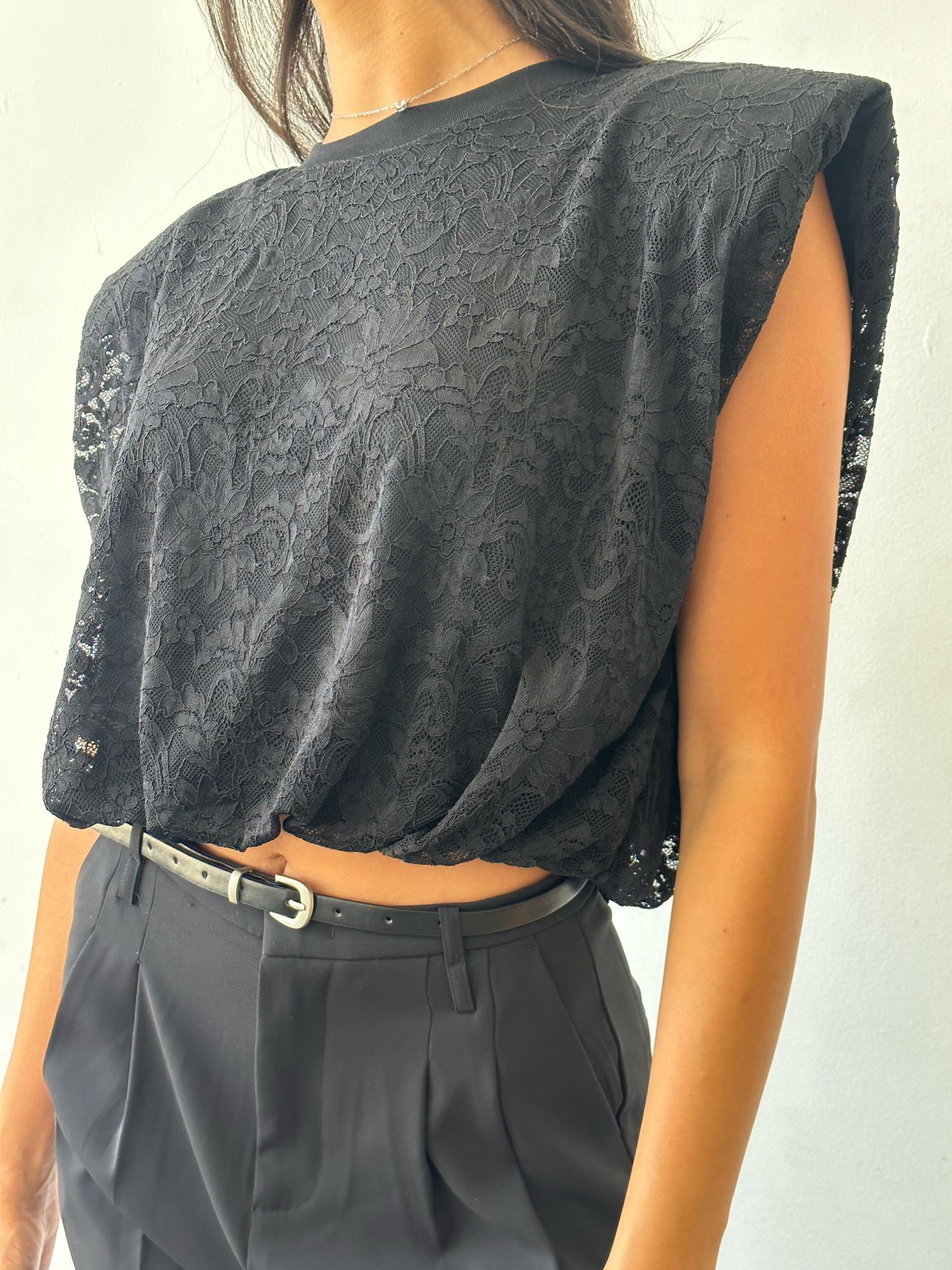 חולצת קרופ אנה שחור