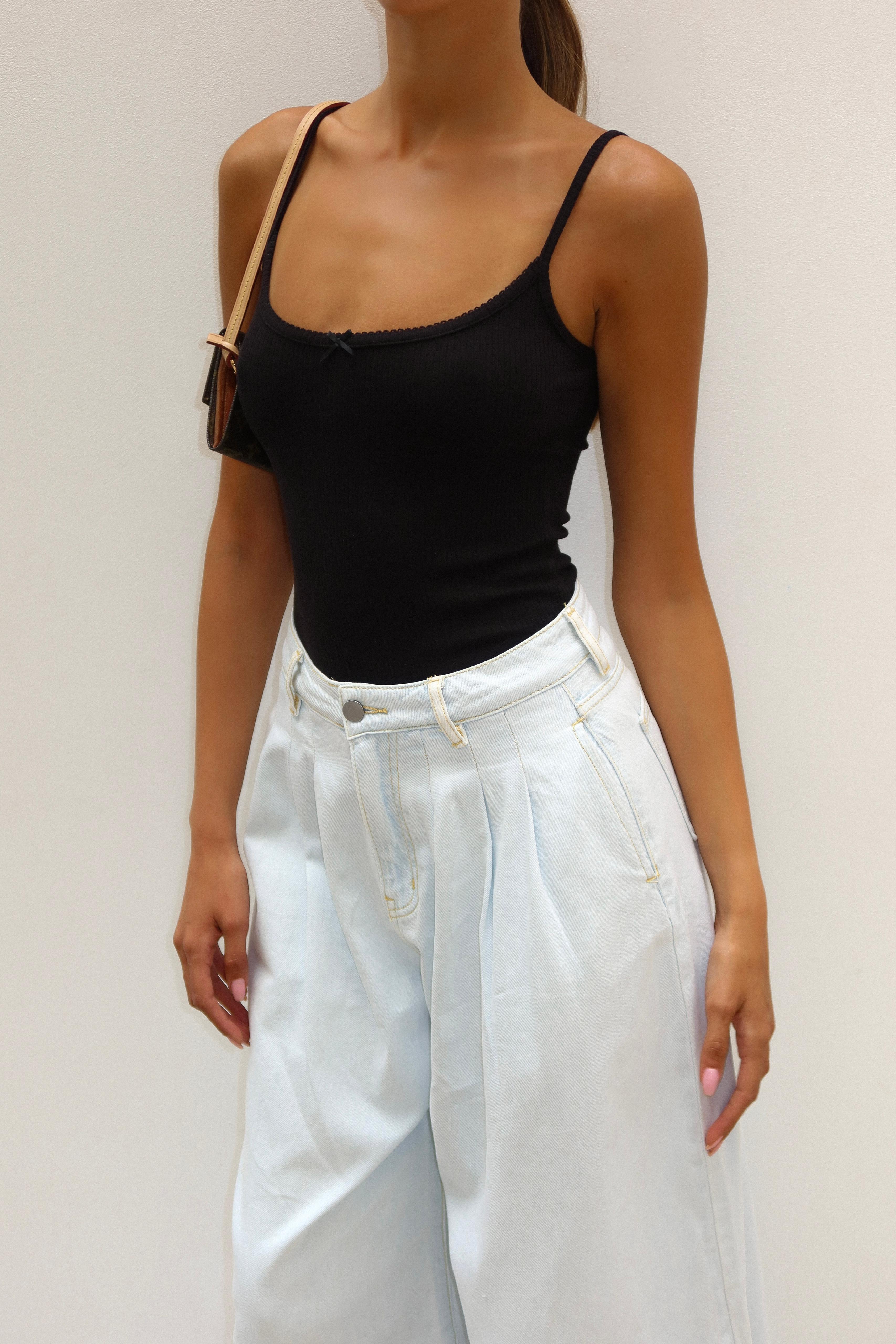 גופיית ארט שחור