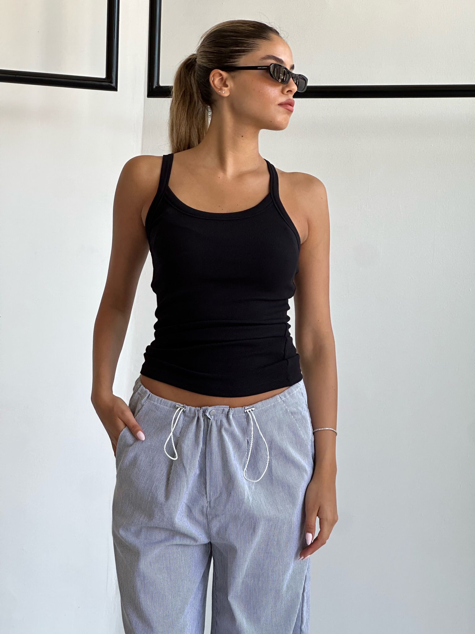 גופיה נוף שחור