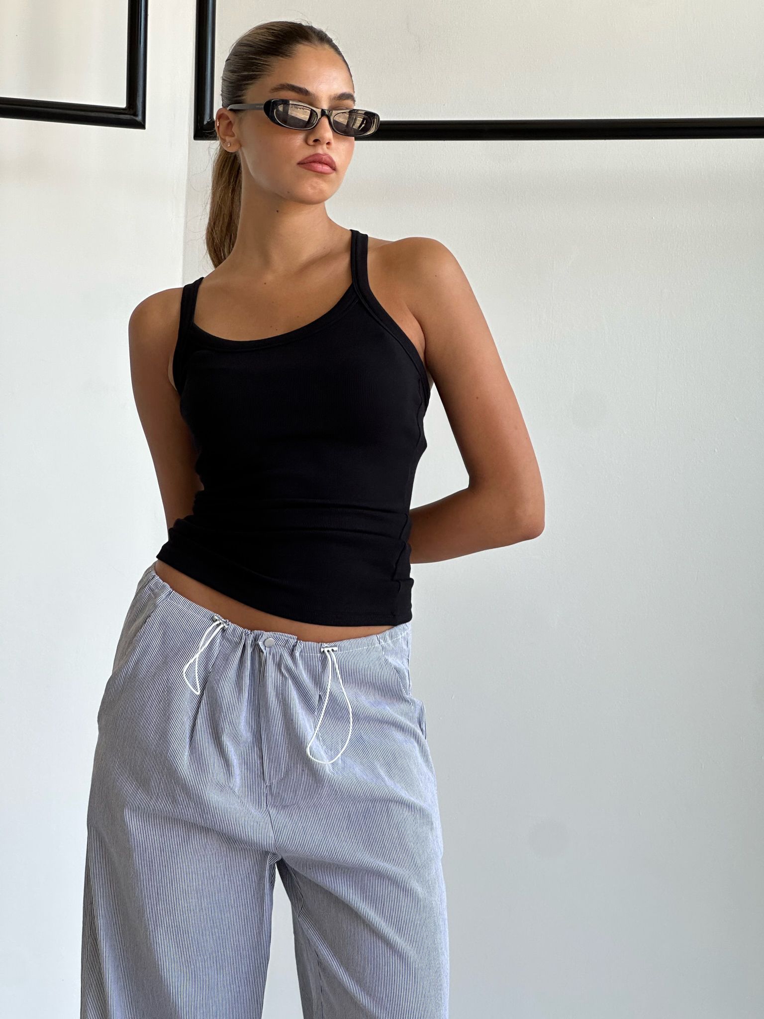 גופיה נוף שחור