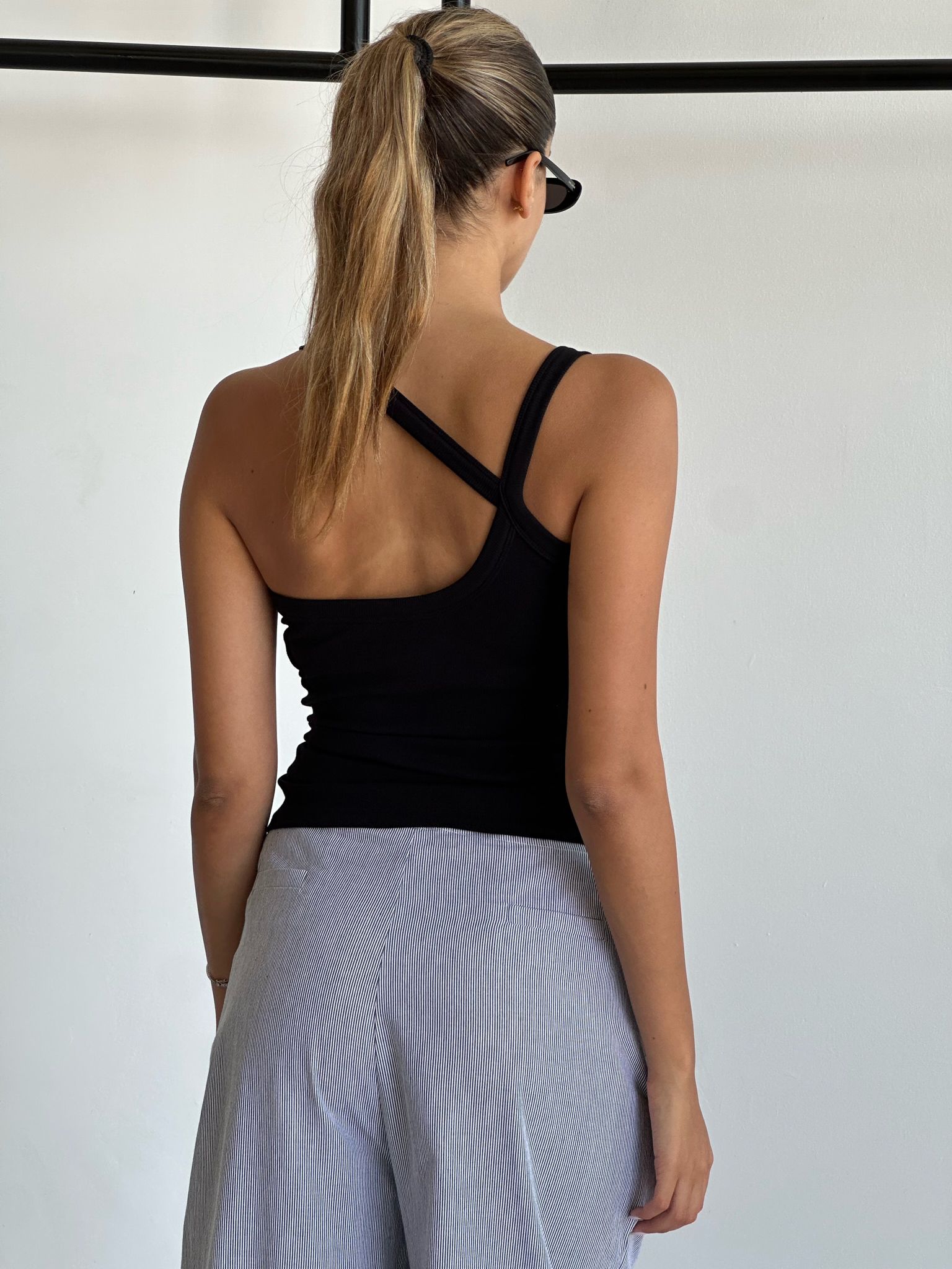 גופיה נוף שחור