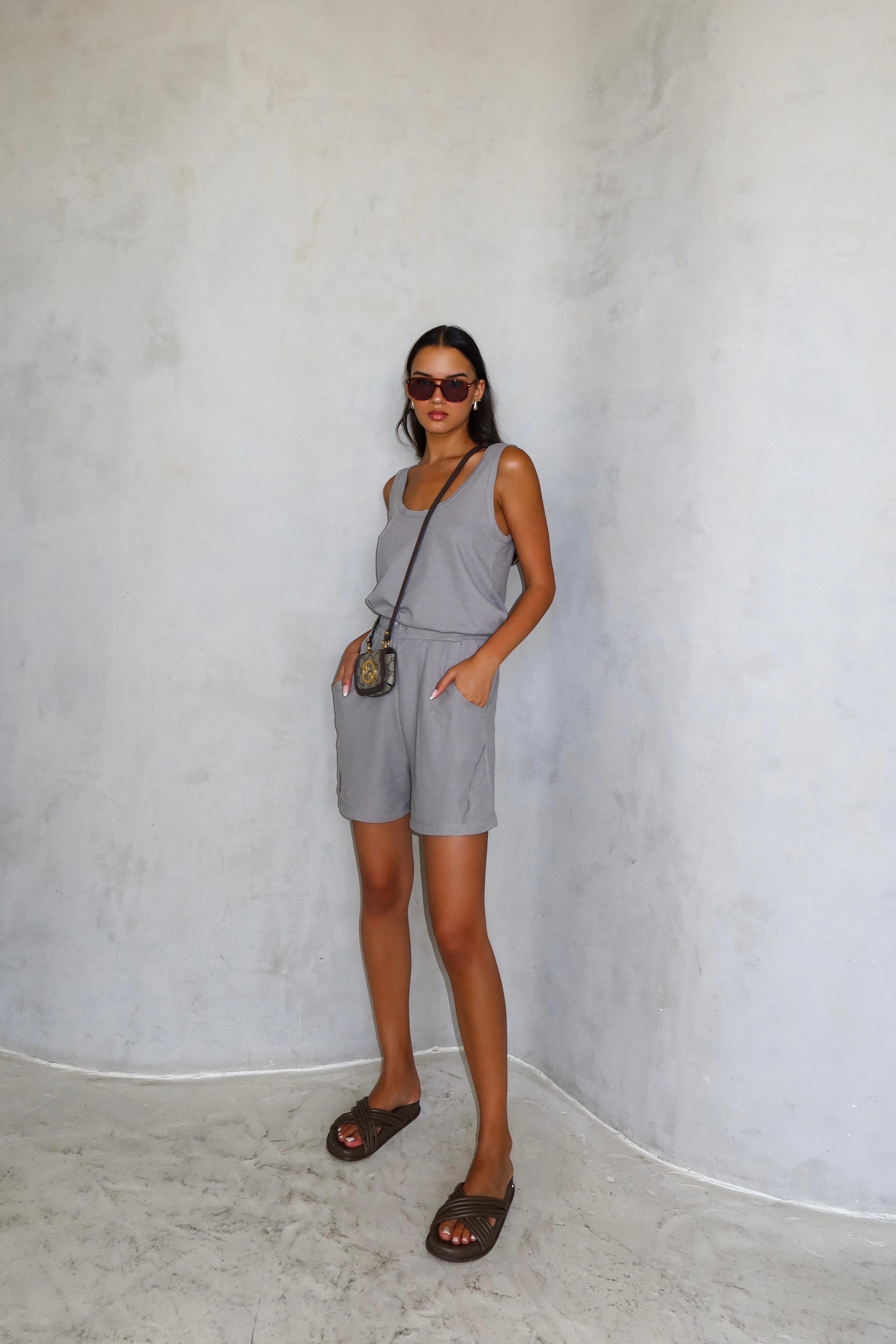 חליפת שורט מריס זית