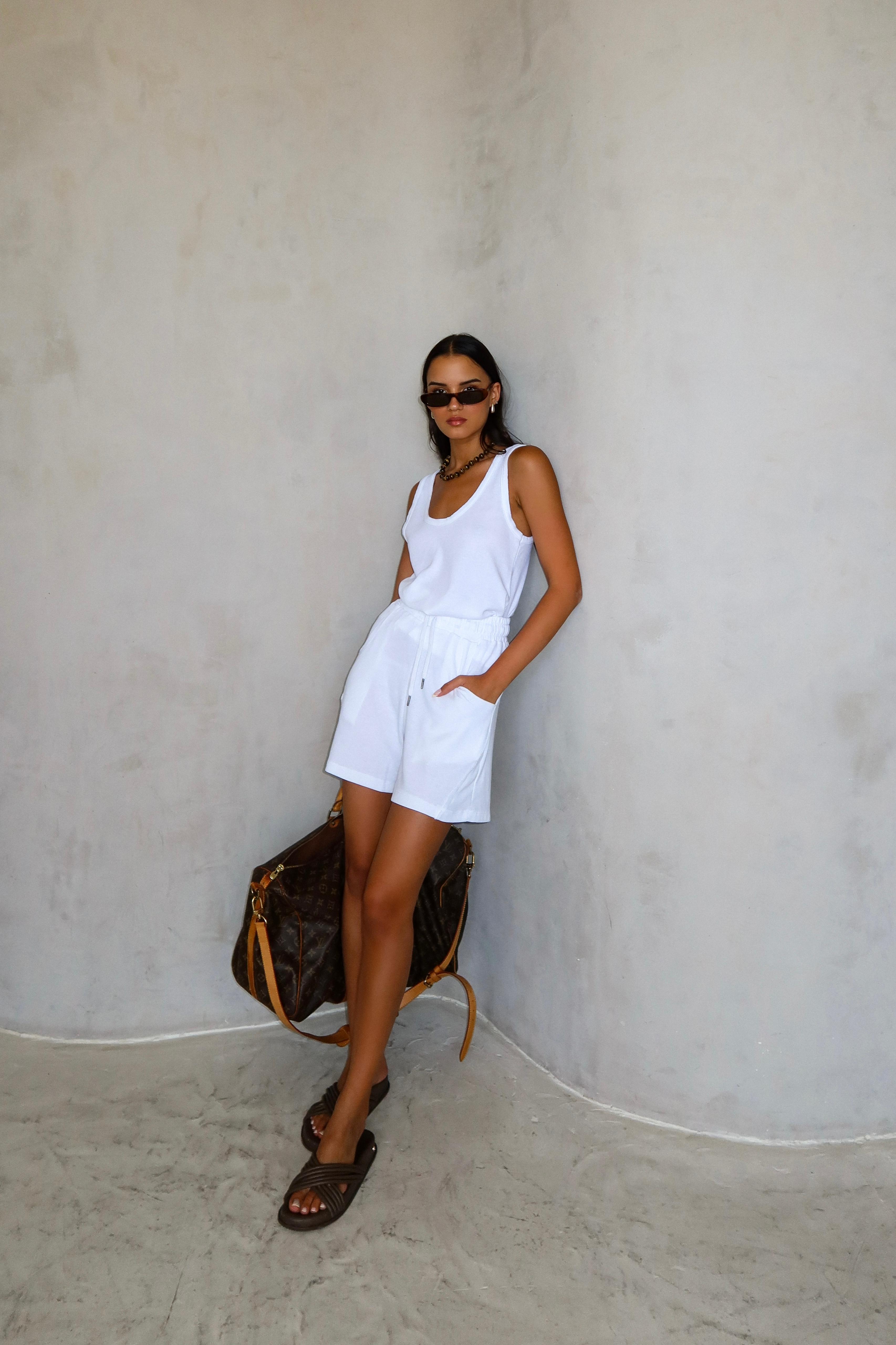 חליפת שורט מריס לבן