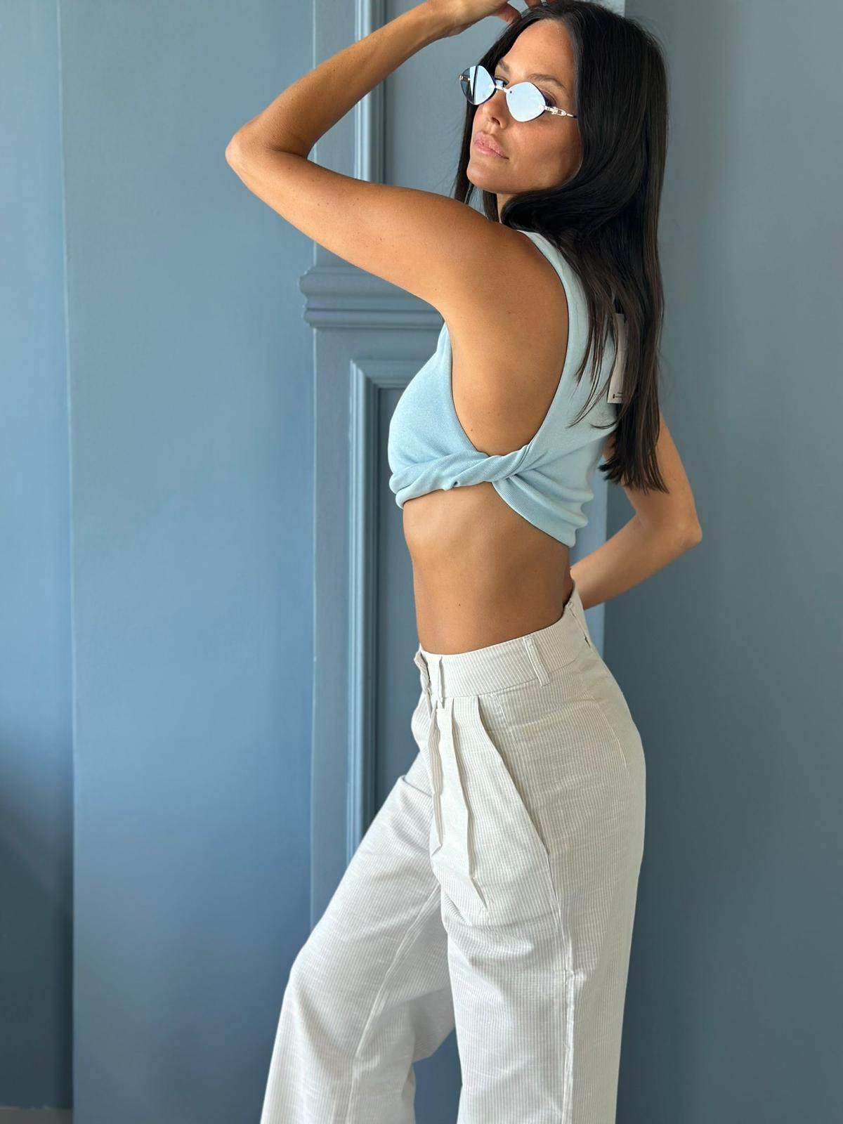 גופיה מסובבת תכלת