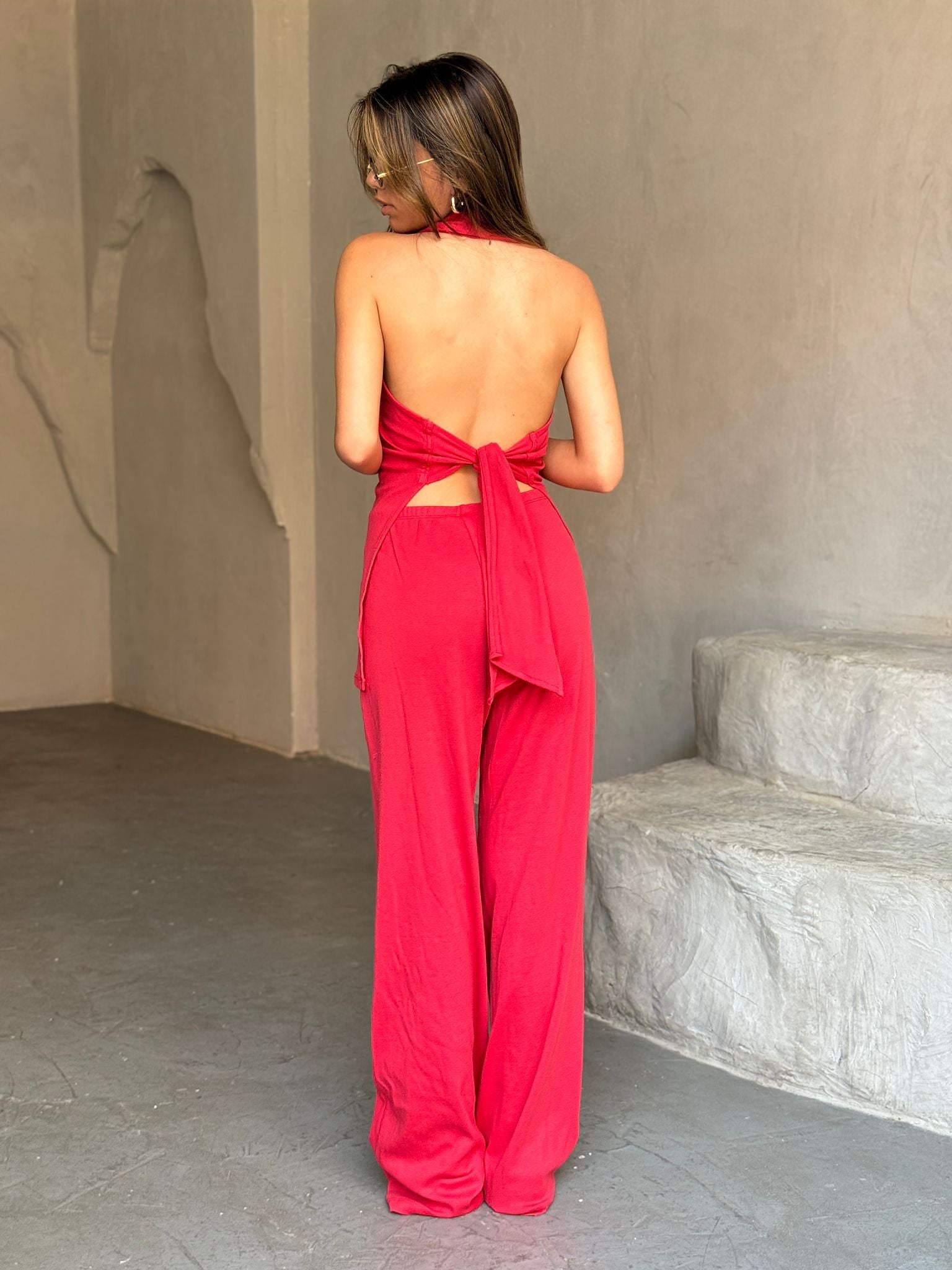 חליפת דנה אדום