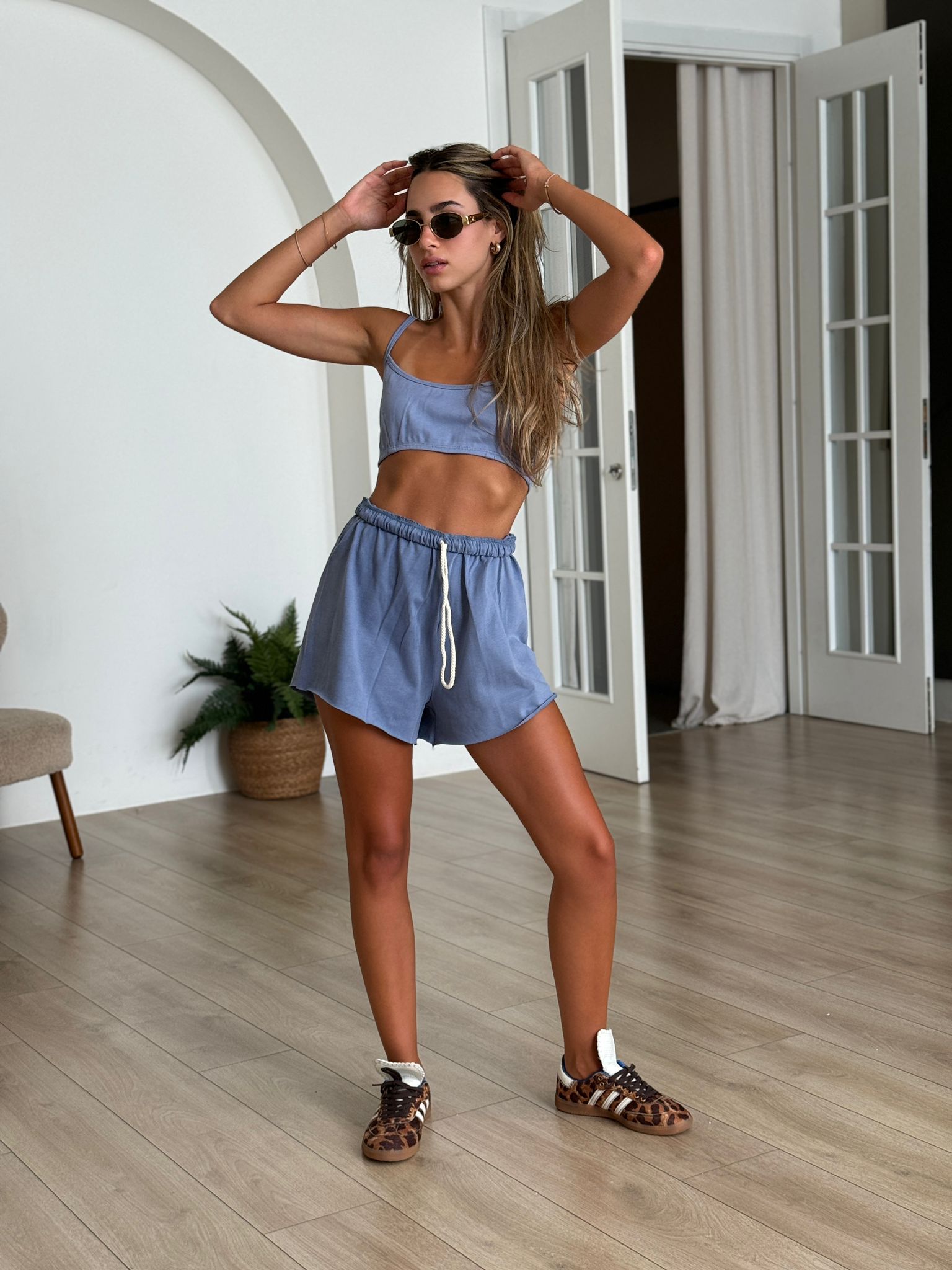 שורט אן כחול