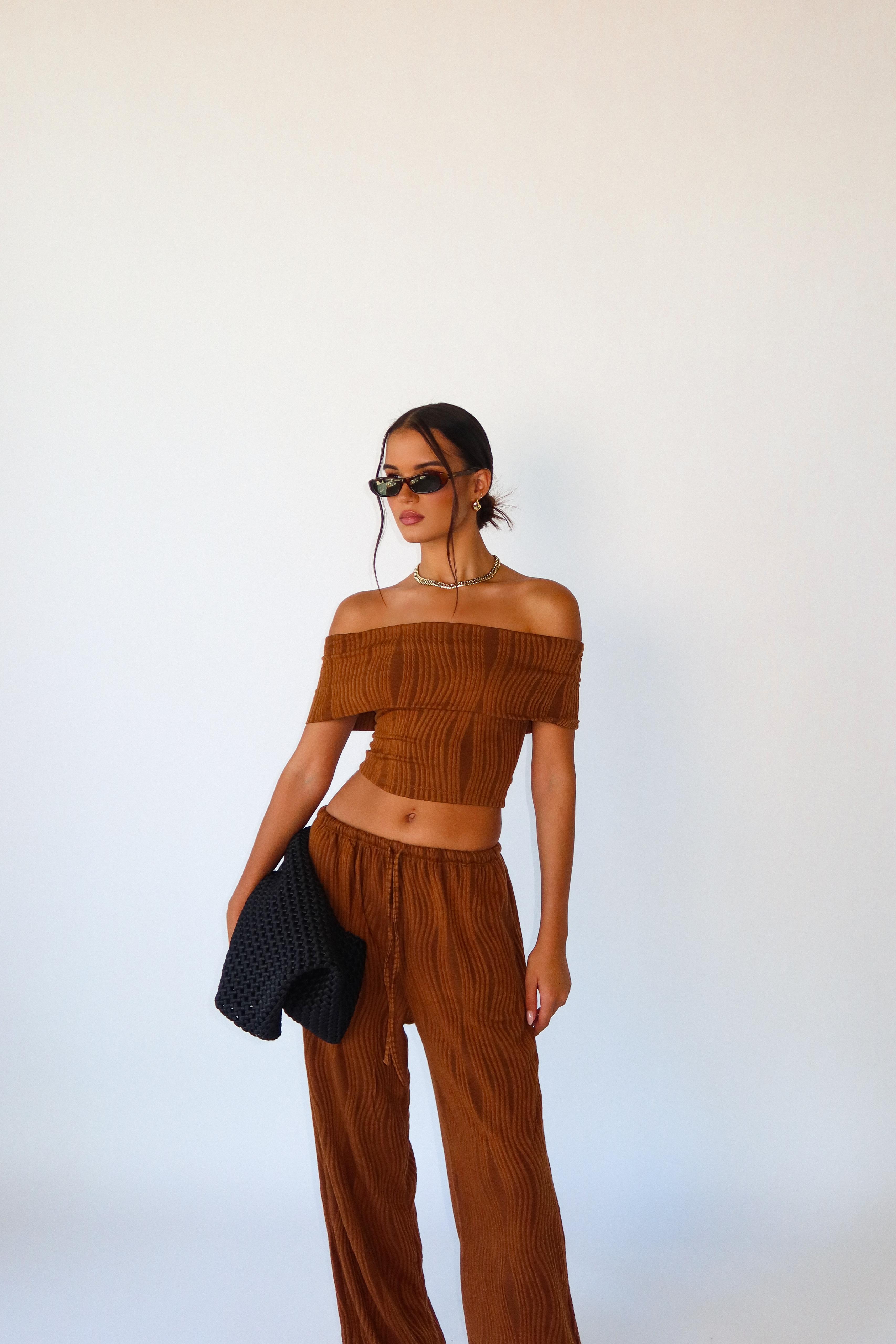 חליפת נואלה חום