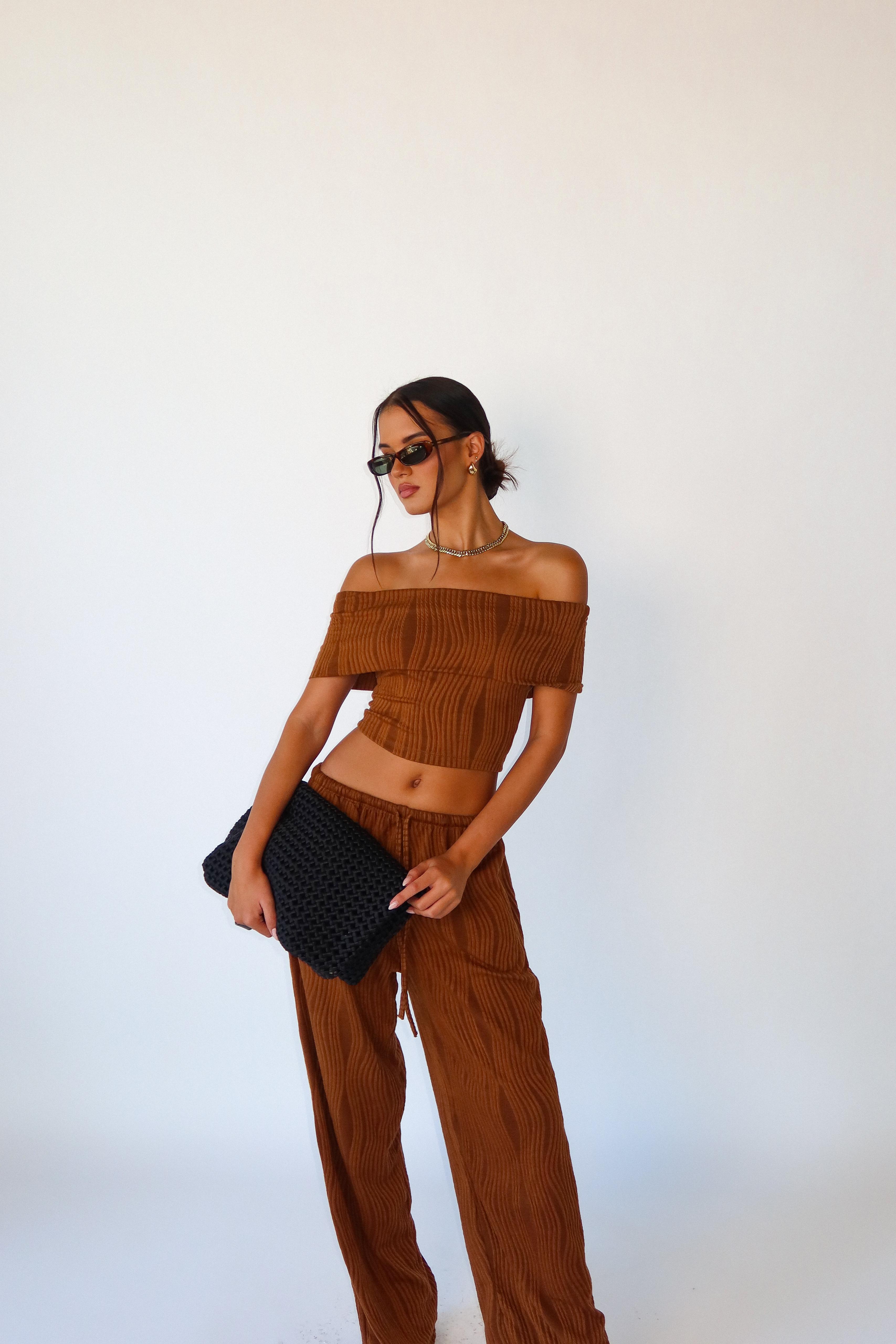 חליפת נואלה חום