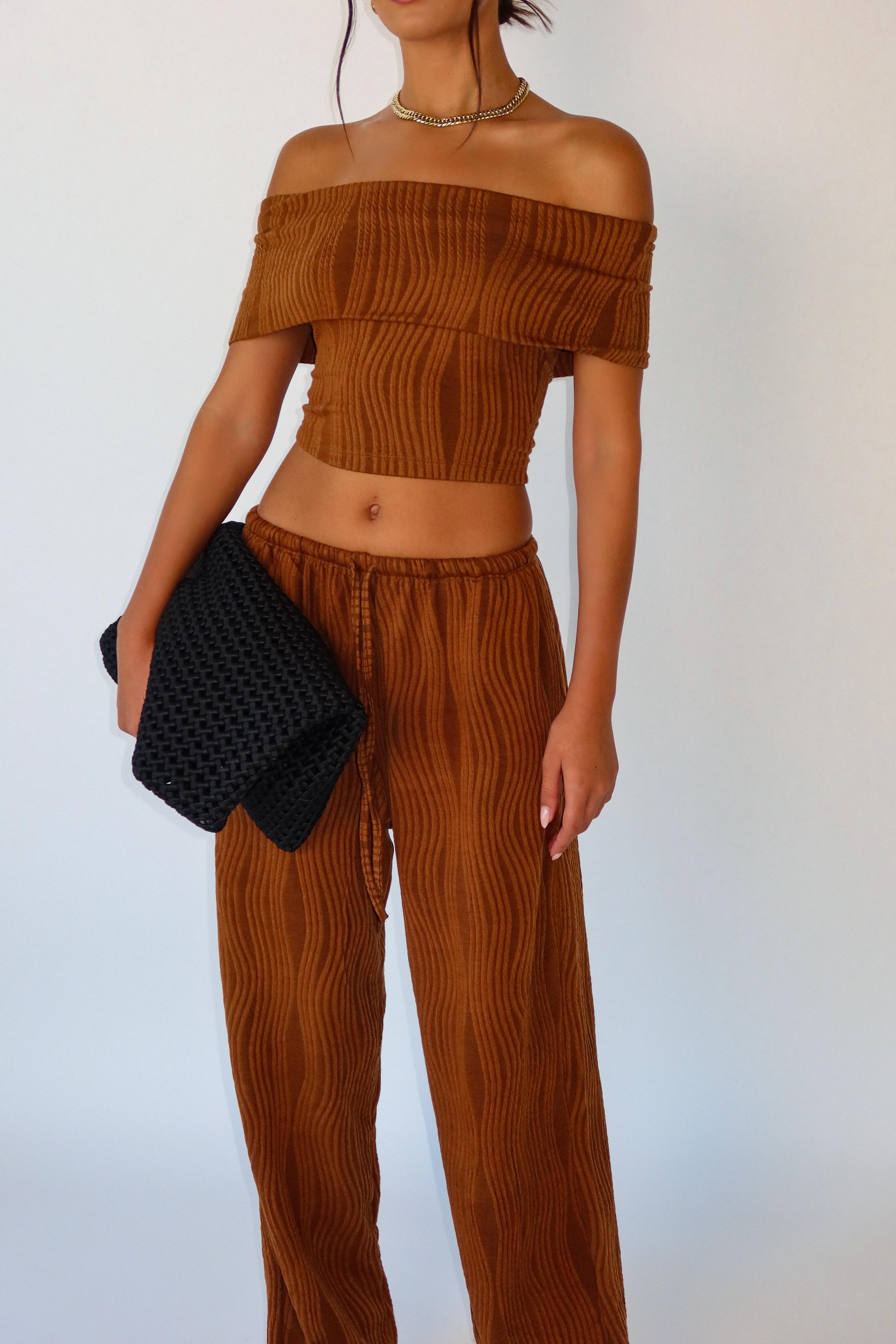 חליפת נואלה חום