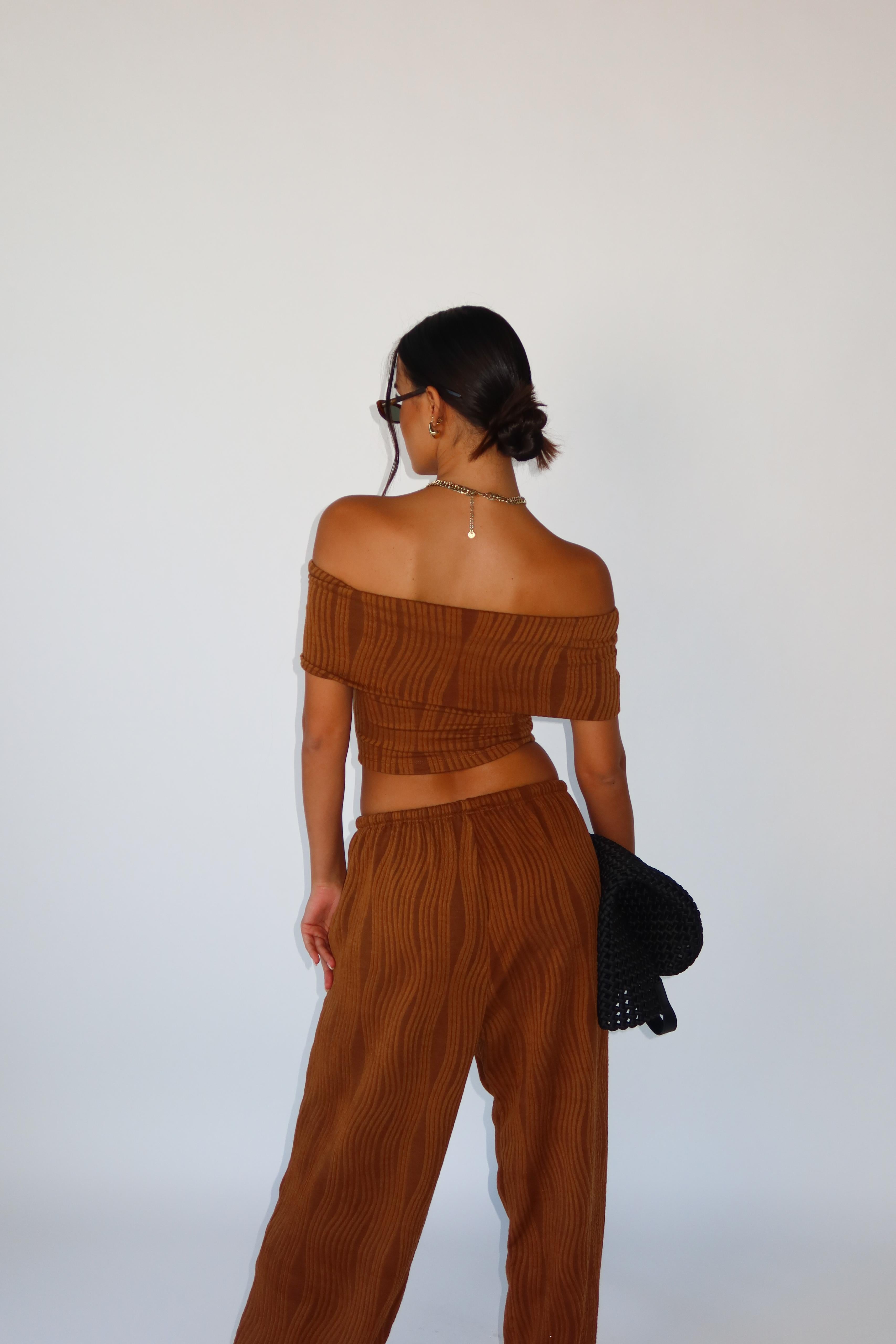 חליפת נואלה חום