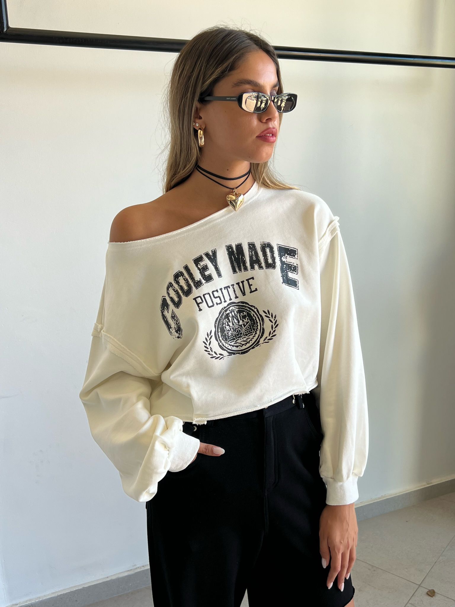 סווצ'ר מאליס לבן