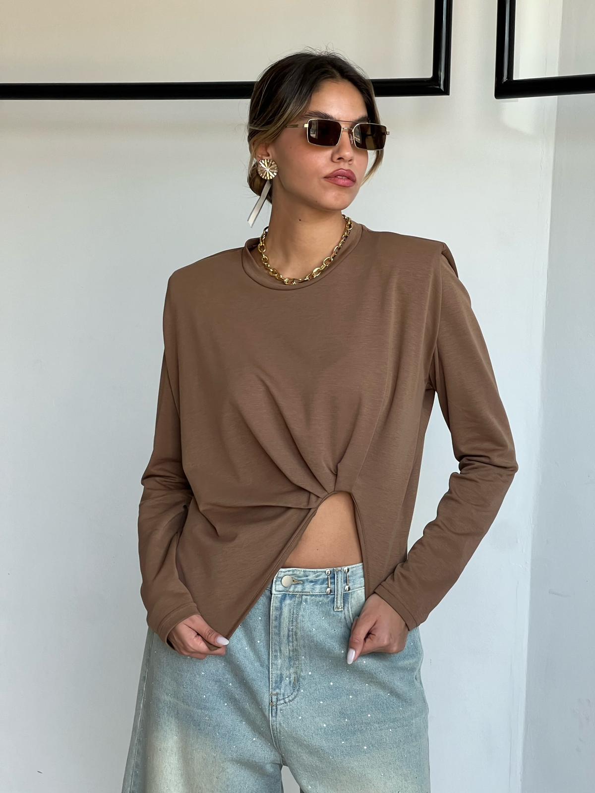 חולצת אליה חום