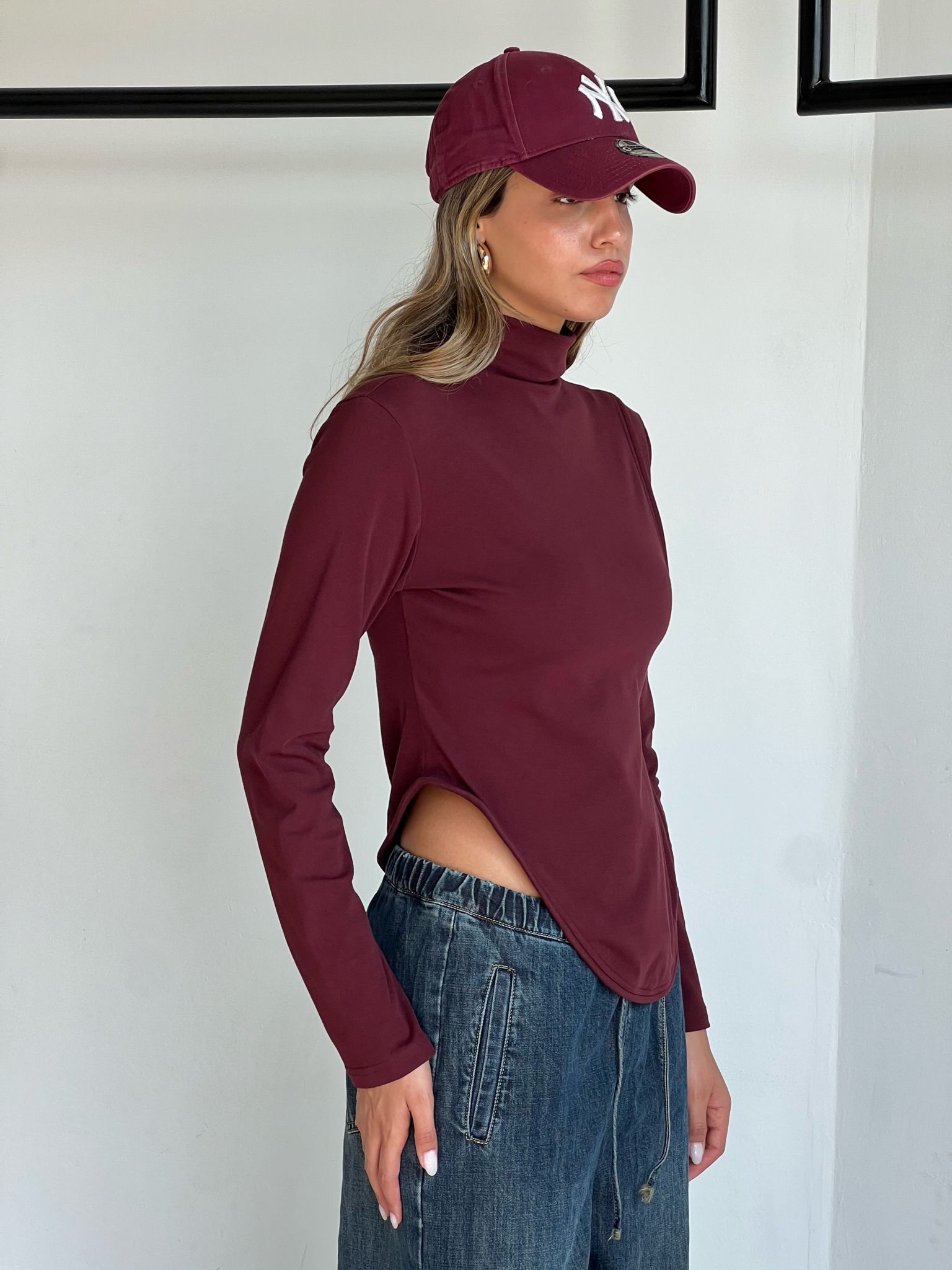 חולצת אביאור בורדו