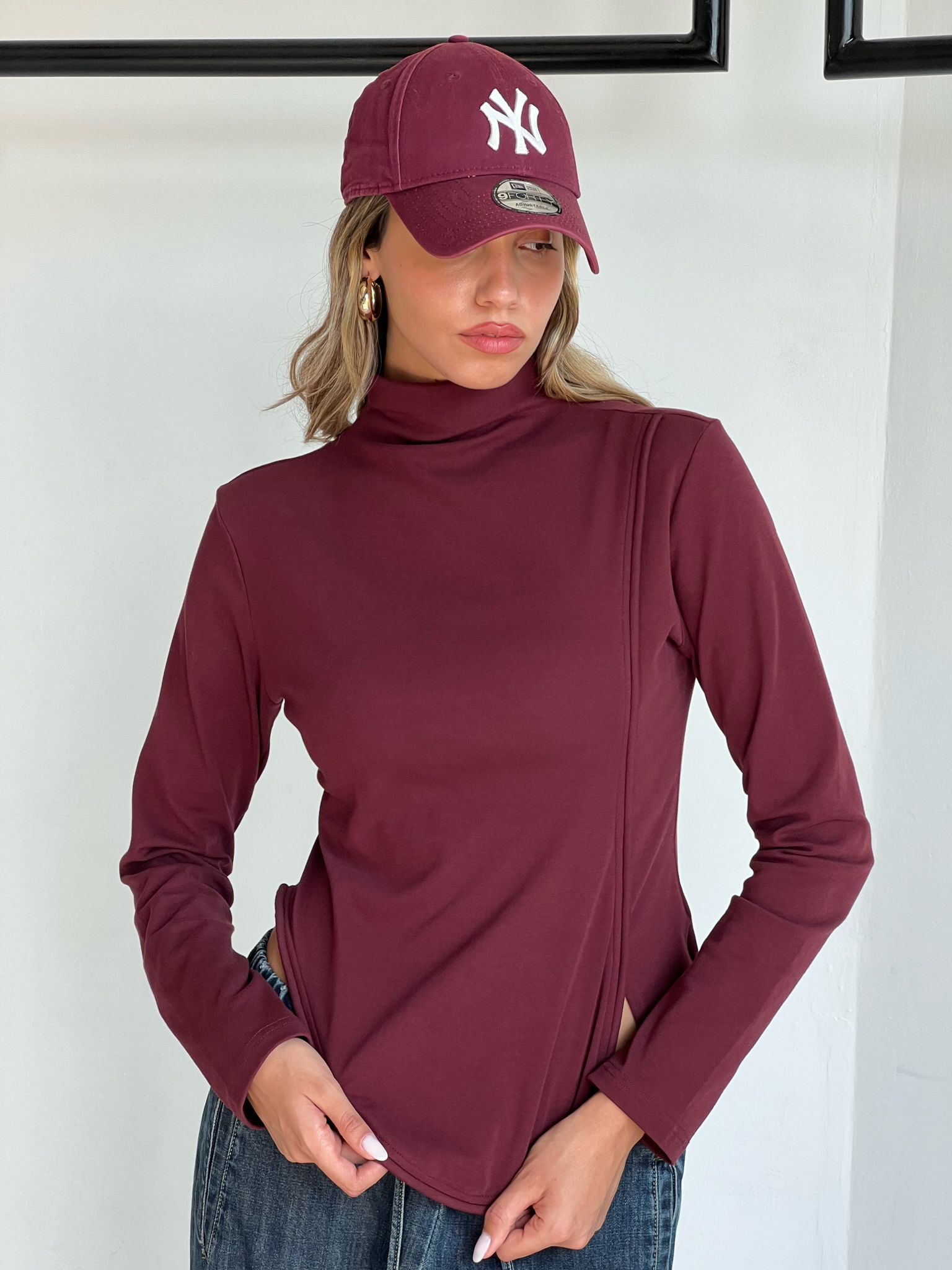 חולצת אביאור בורדו