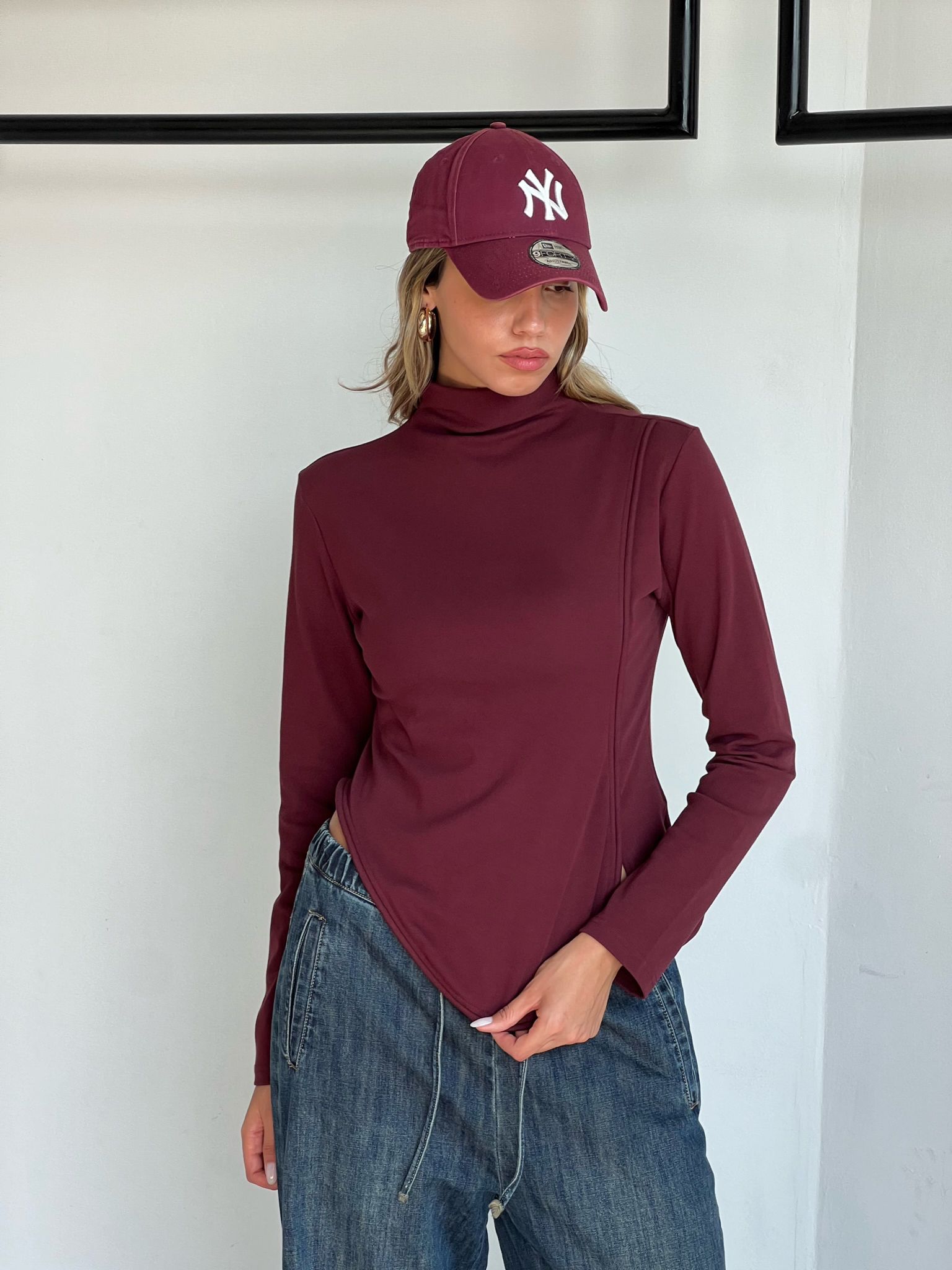 חולצת אביאור בורדו