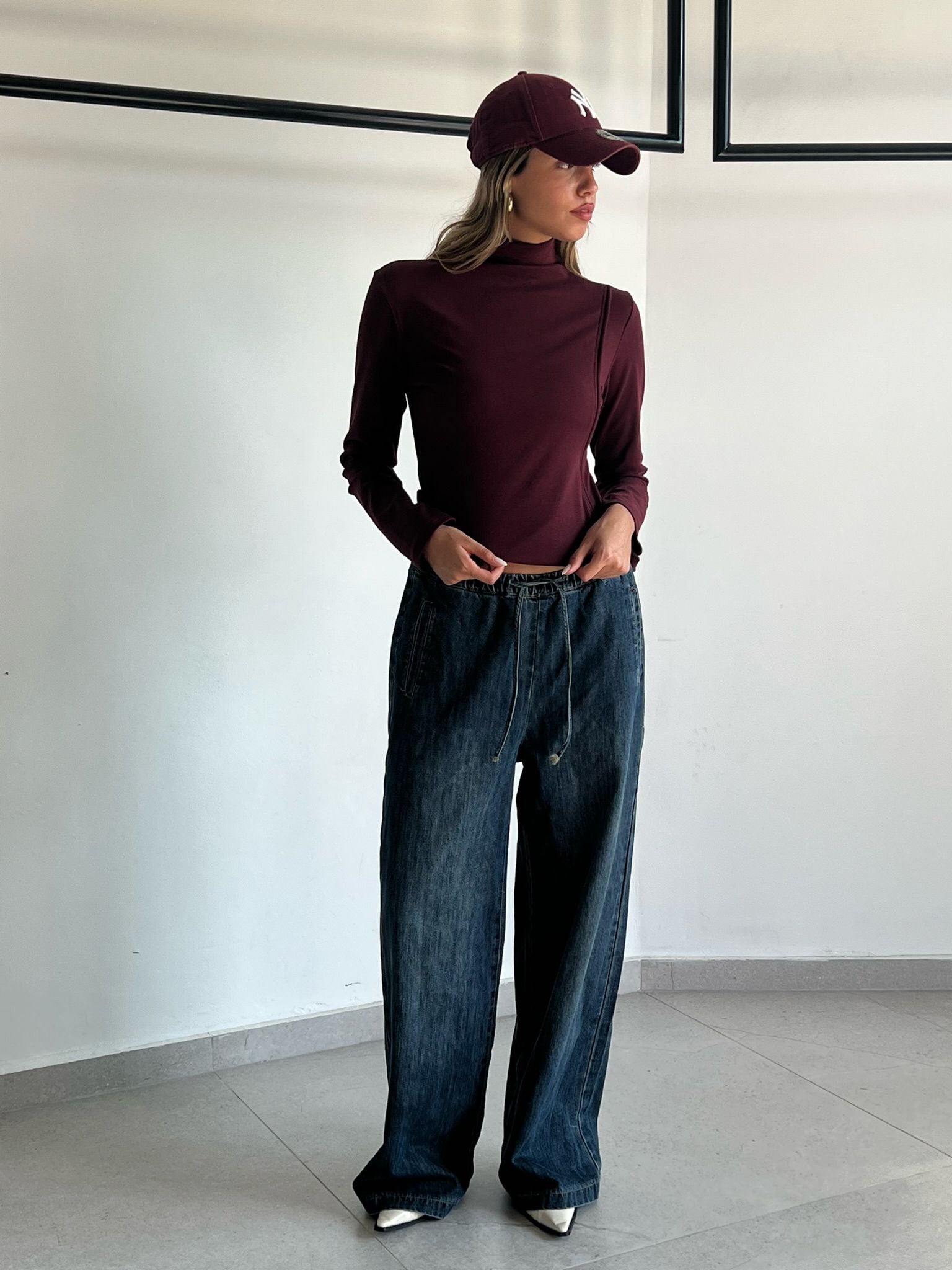 חולצת אביאור בורדו