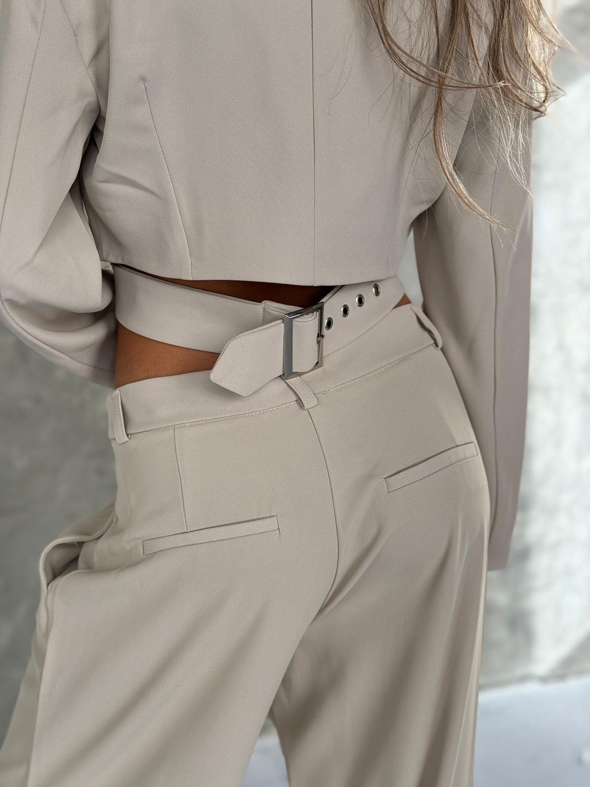 חליפת יוניט אבן