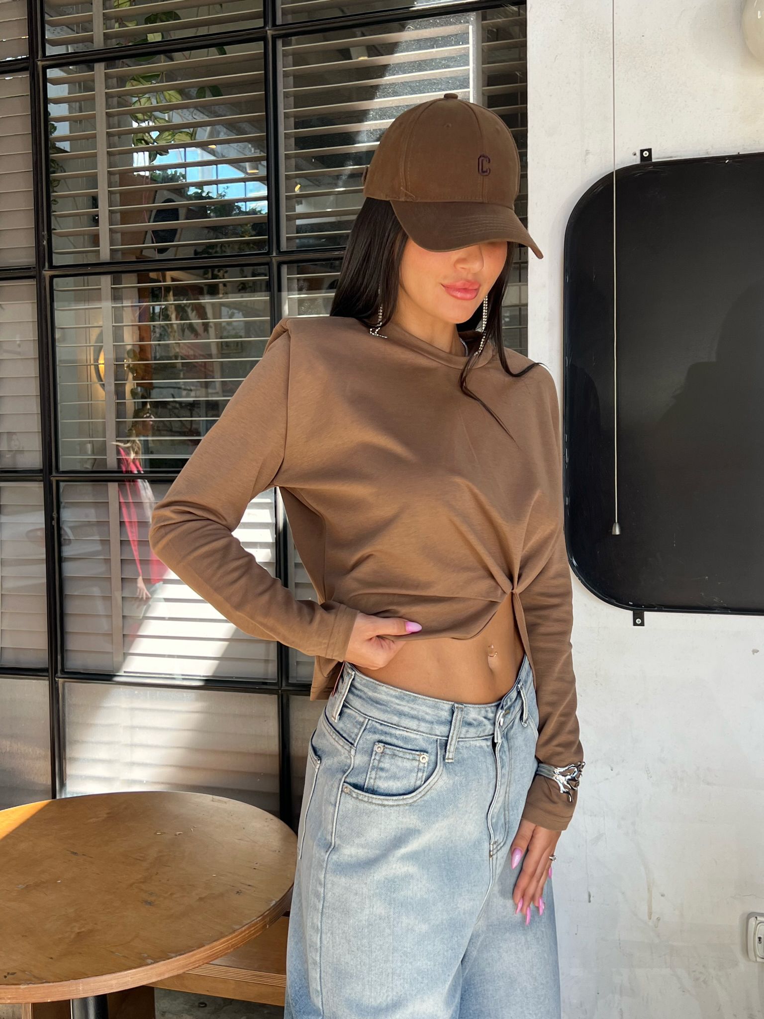 חולצת אליה חום