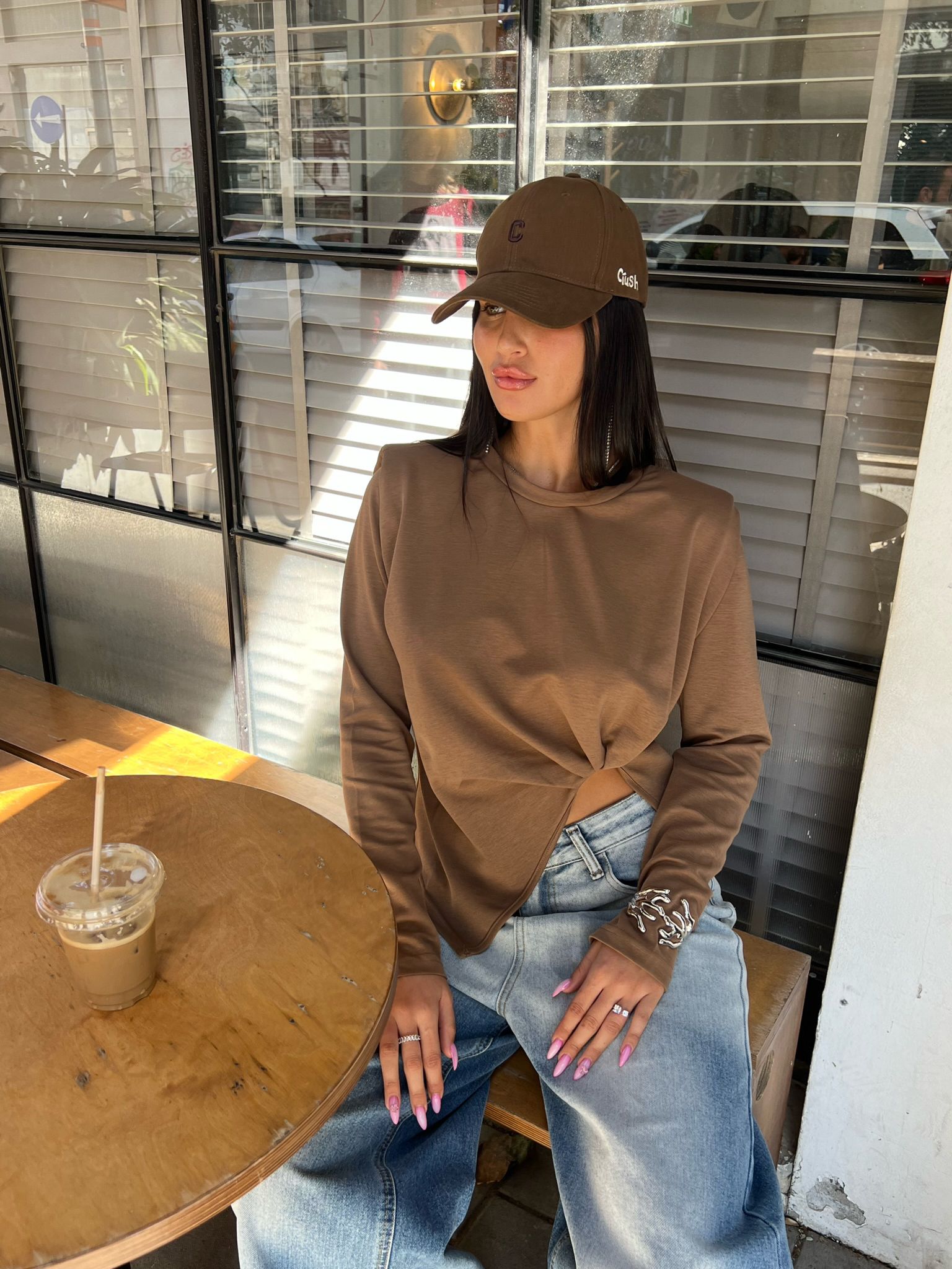 חולצת אליה חום