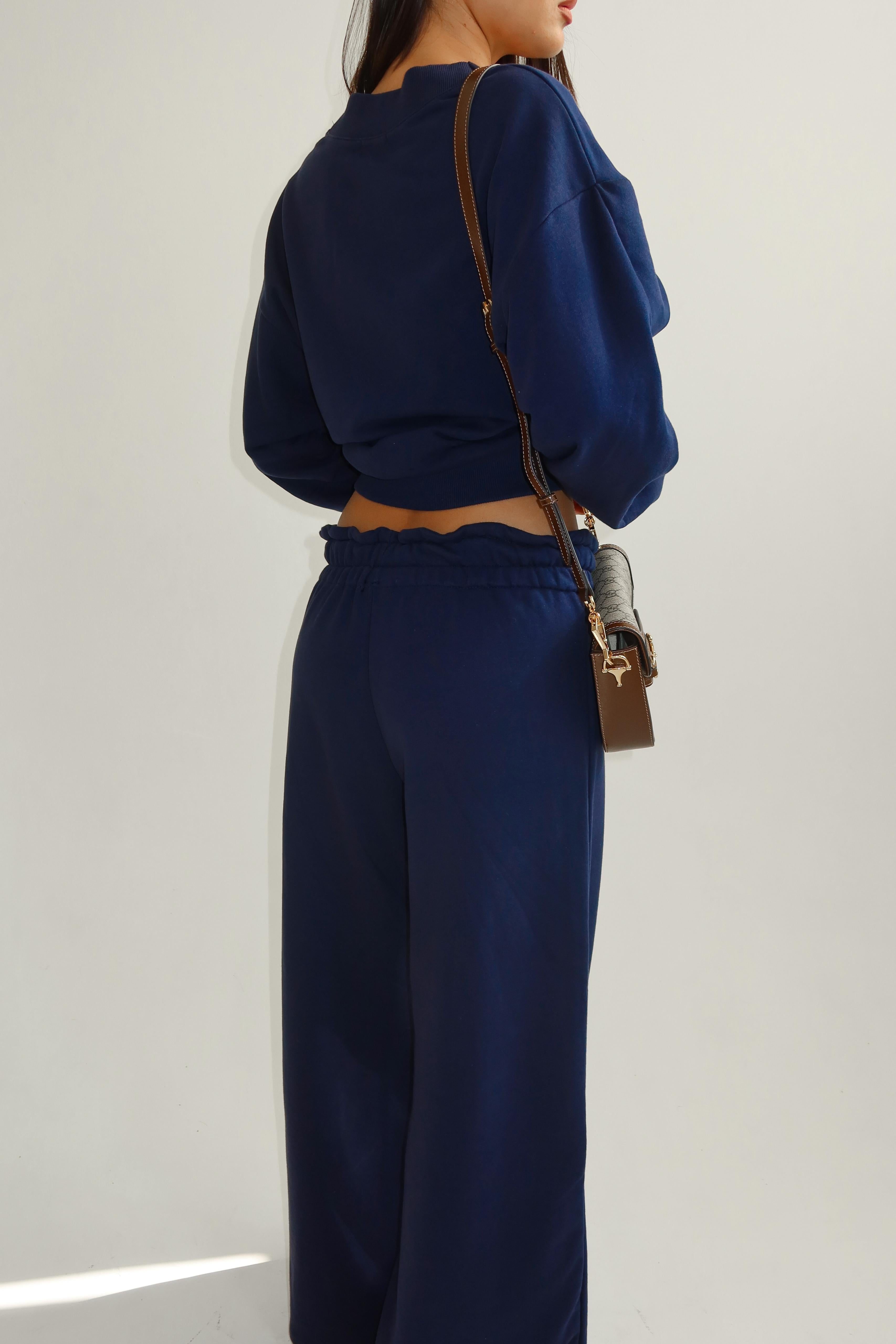 חליפת איוקו נייבי