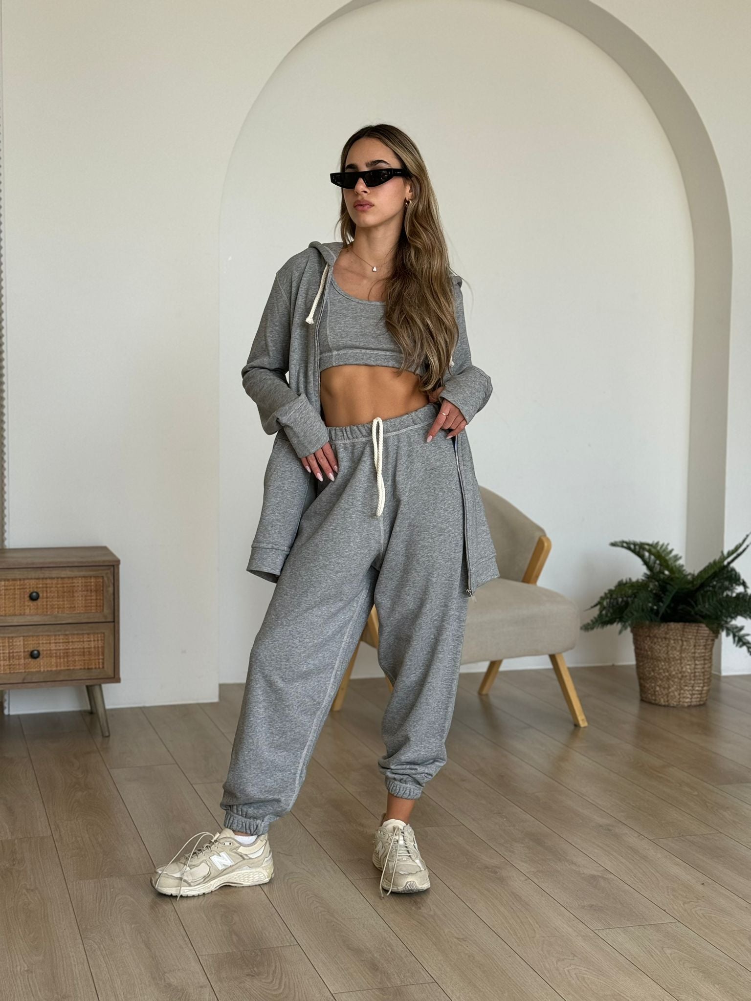 חליפת סטאי אפור בהיר