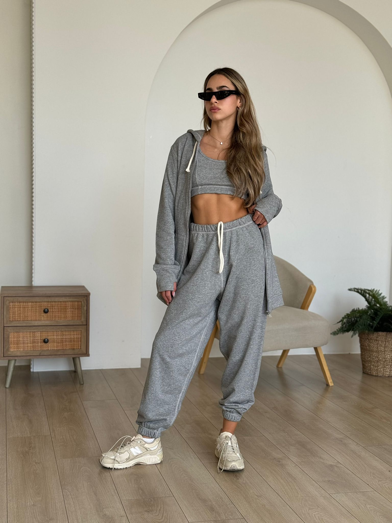 חליפת סטאי אפור בהיר