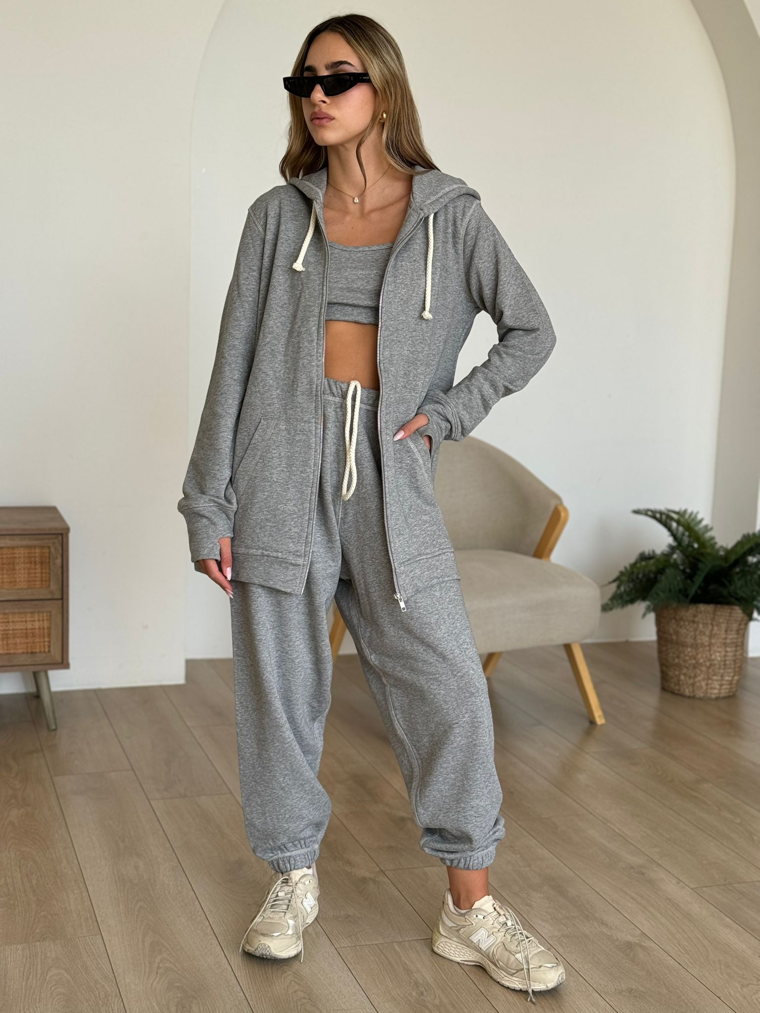 חליפת סטאי אפור בהיר