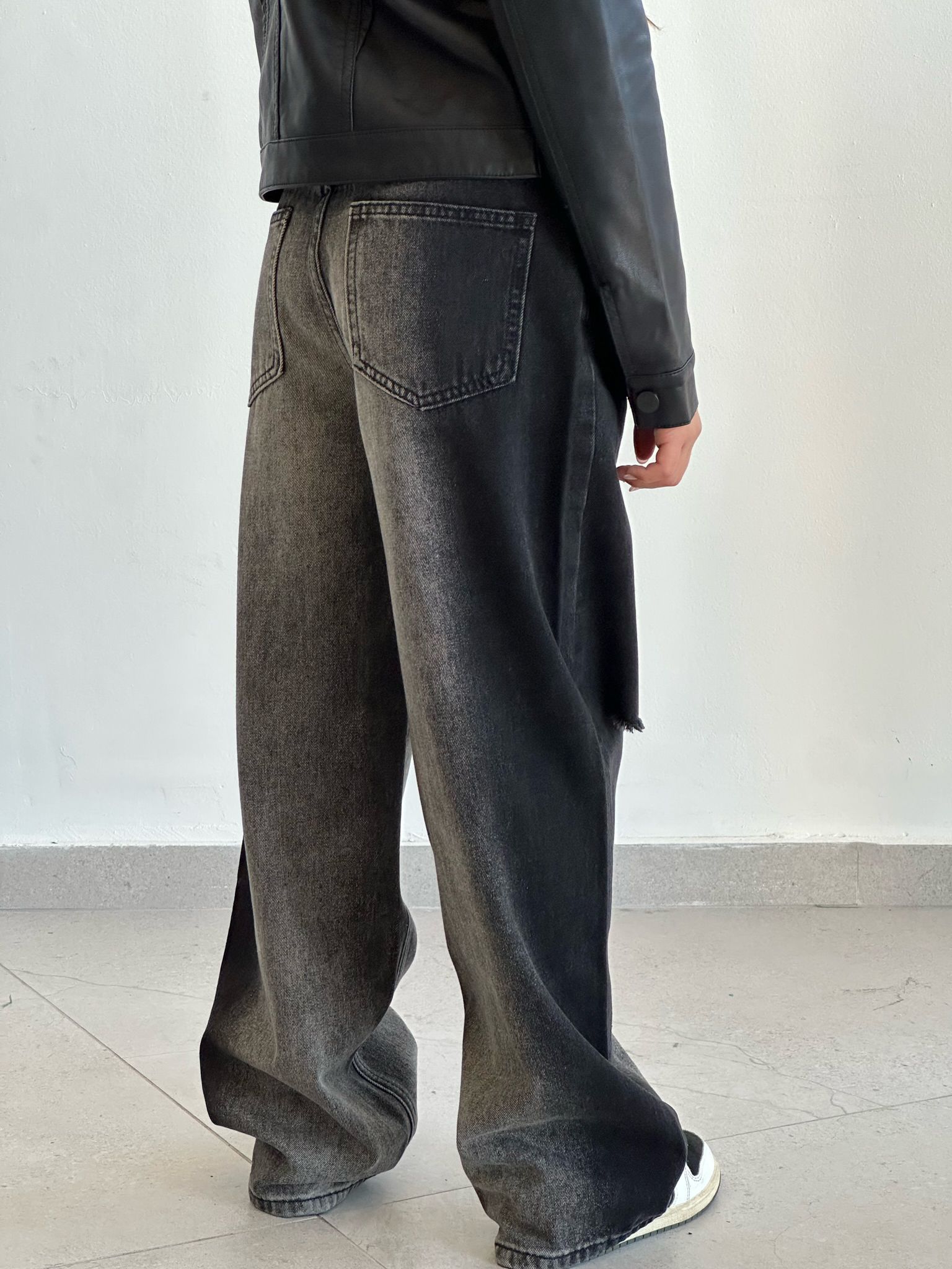 ג'ינס אמיליה שחור אפור