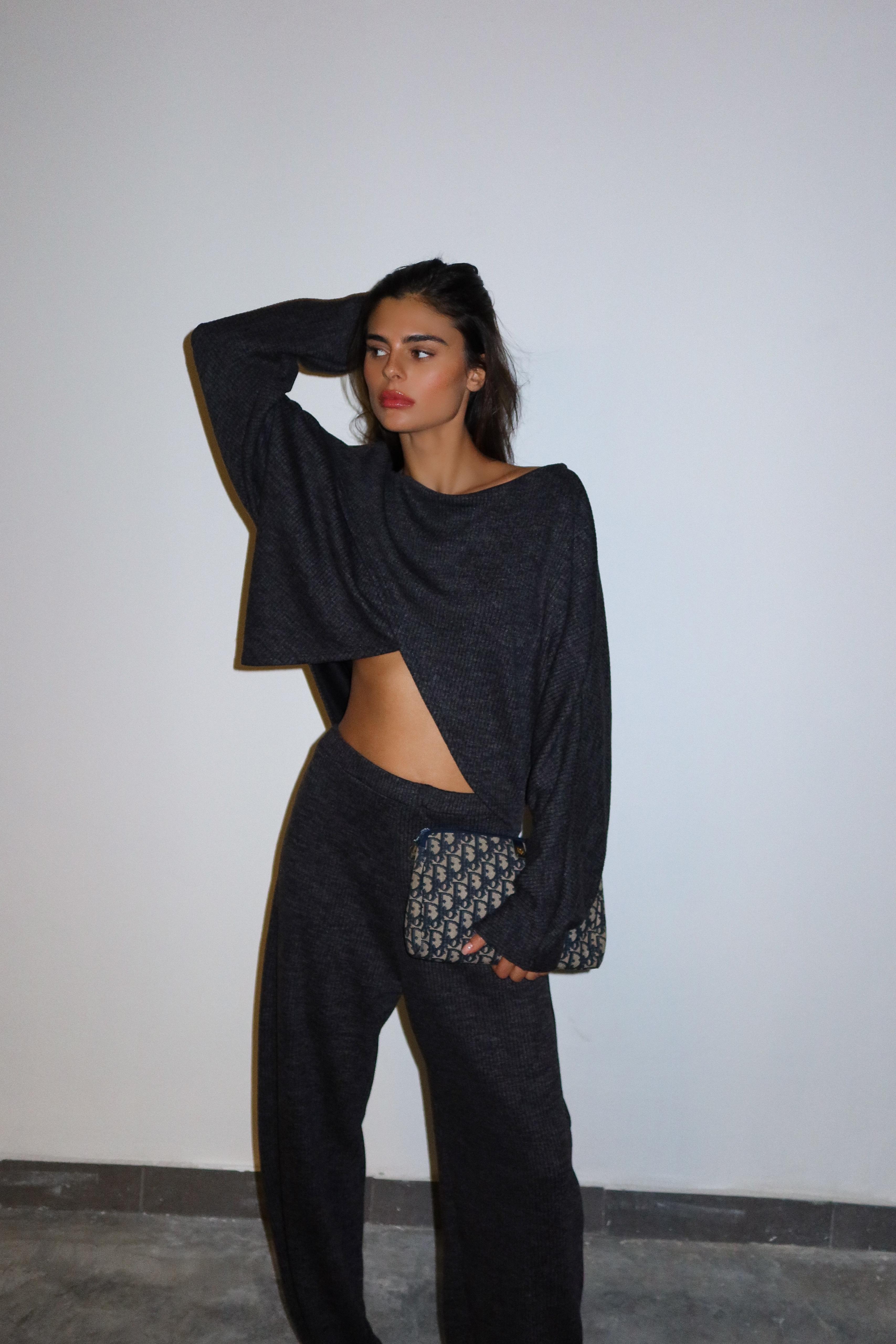 חליפת קירה אפור פלדה