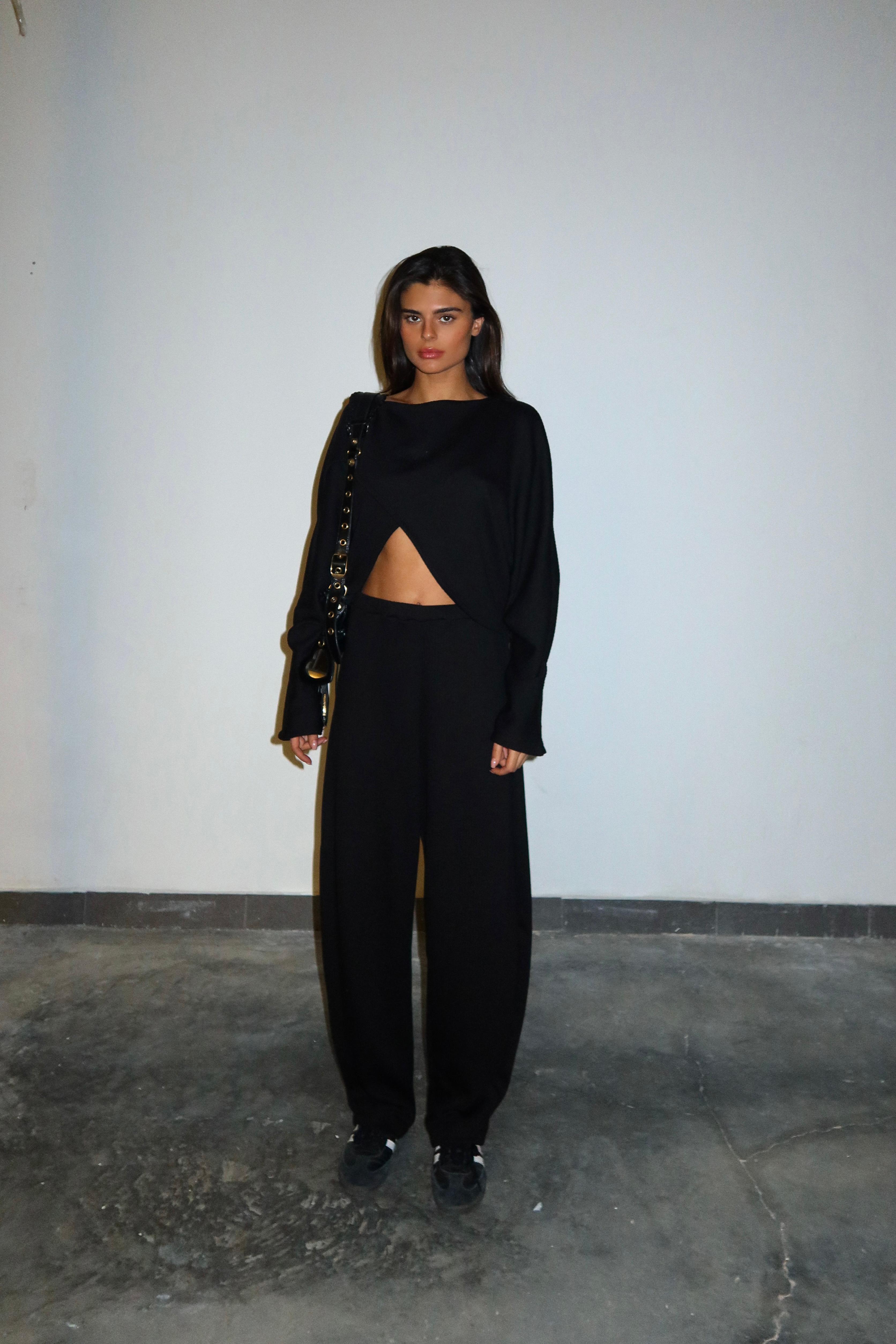 חליפת קירה שחור