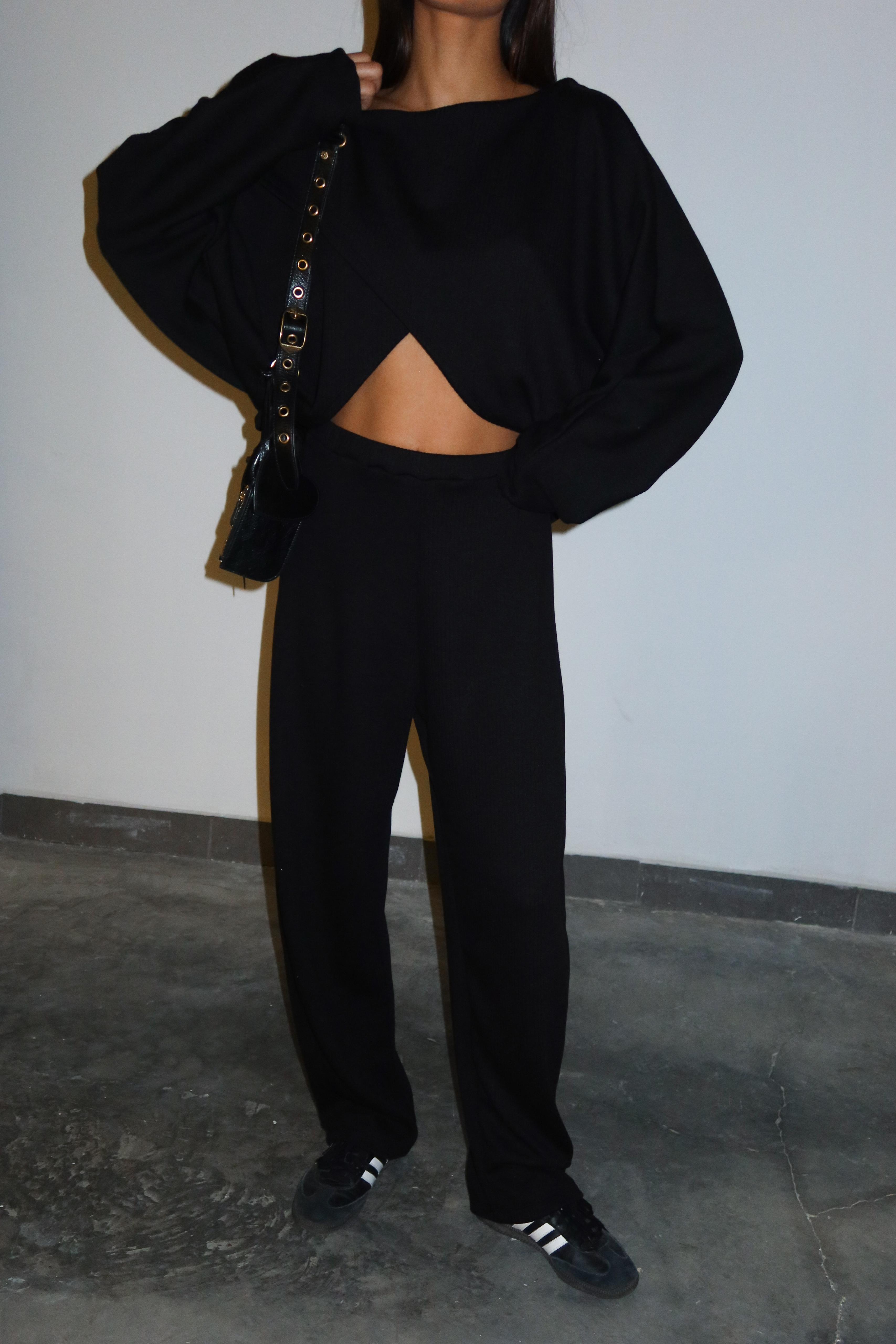 חליפת קירה שחור