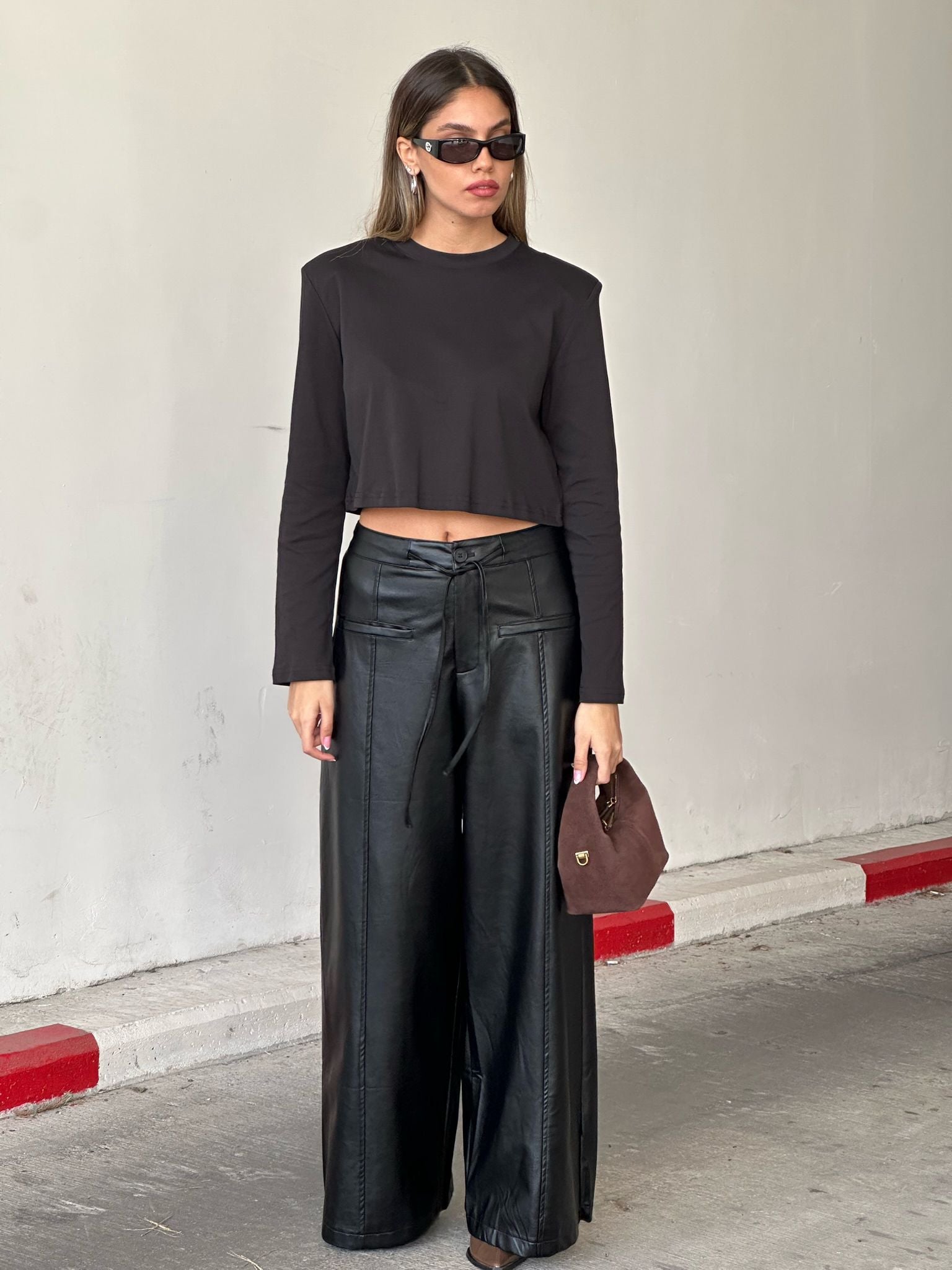 חולצת קרופ לי שחור