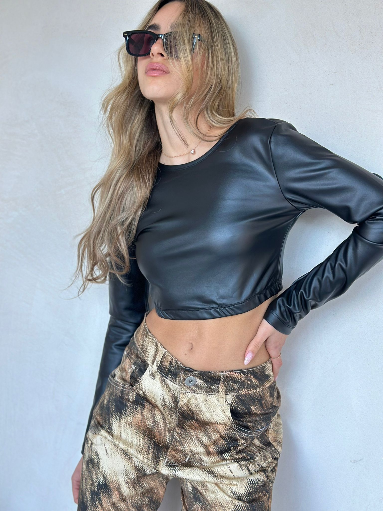 טופ אדל דמוי עור